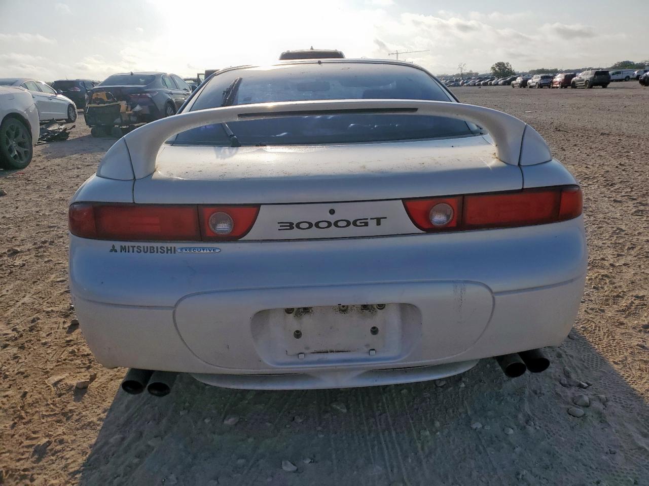 1998 Mitsubishi 3000 Gt    White vin: JA3AM44H7WY000618
