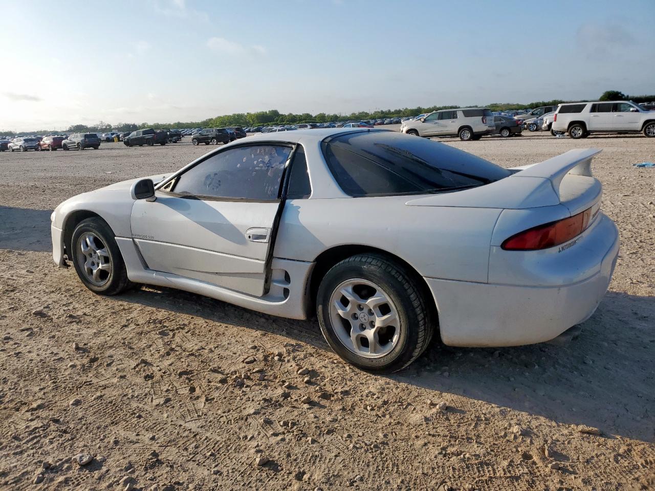 1998 Mitsubishi 3000 Gt    White vin: JA3AM44H7WY000618