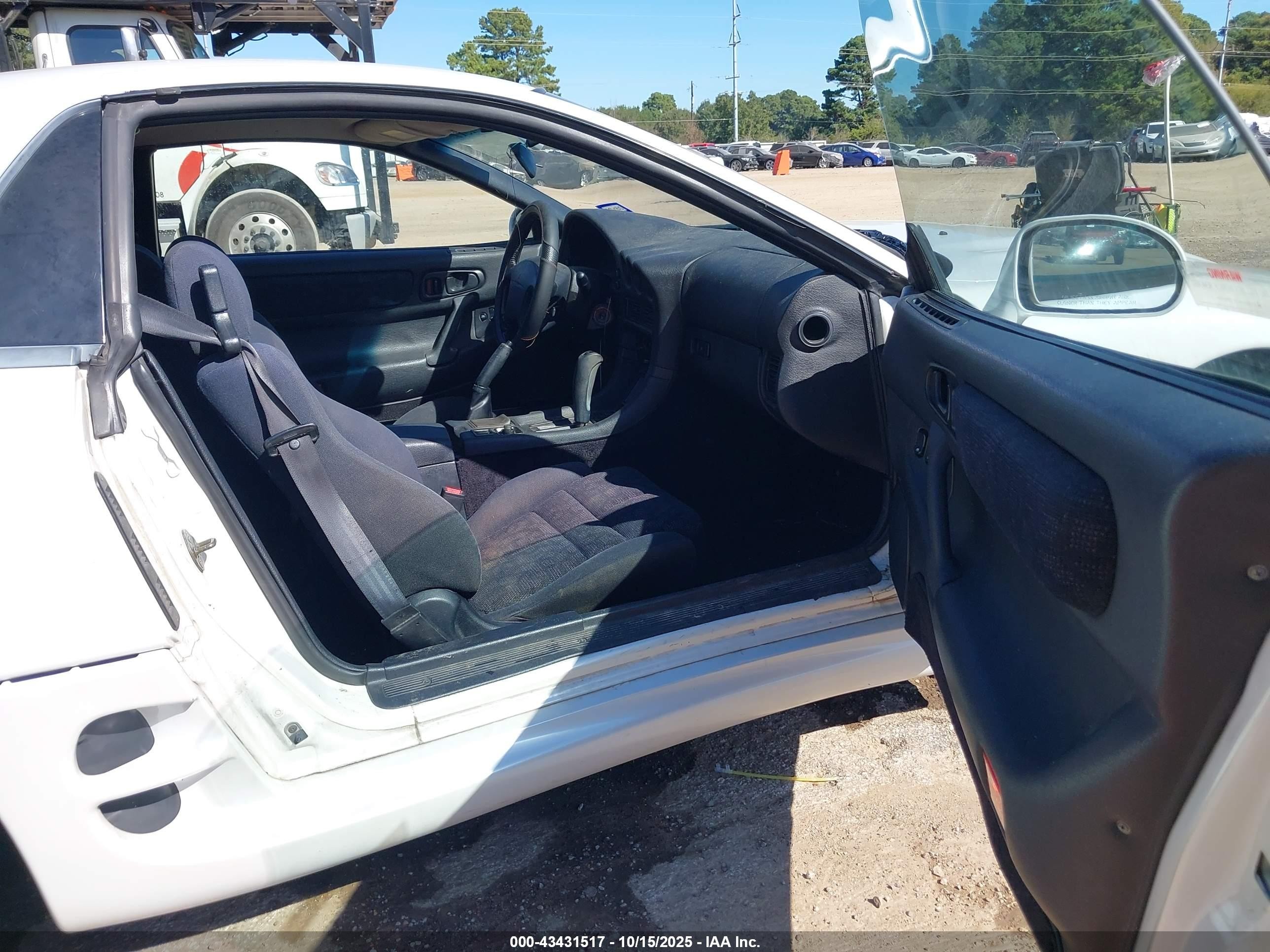 1998 Mitsubishi 3000 Gt   White vin: JA3AM44H7WY002692
