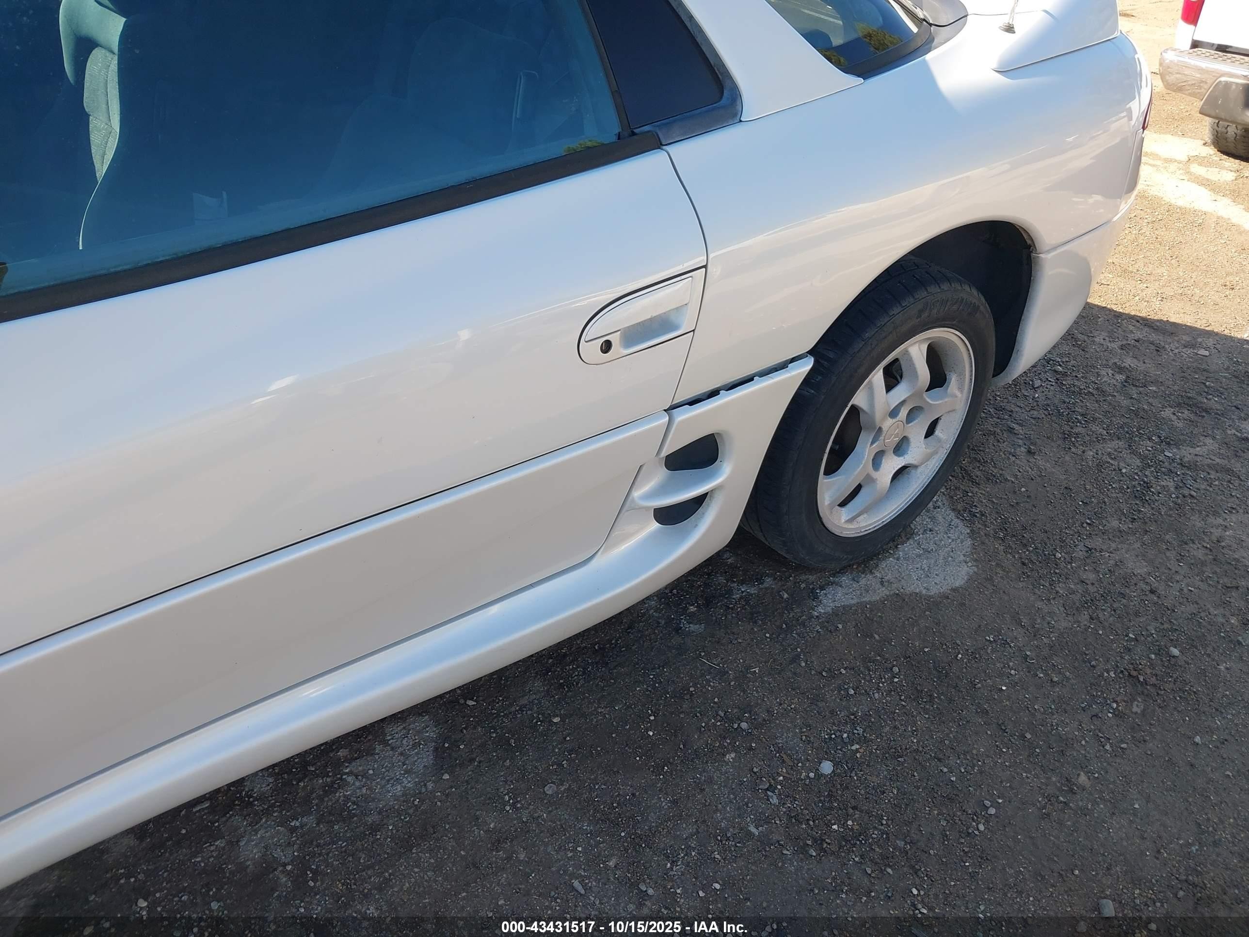 1998 Mitsubishi 3000 Gt   White vin: JA3AM44H7WY002692