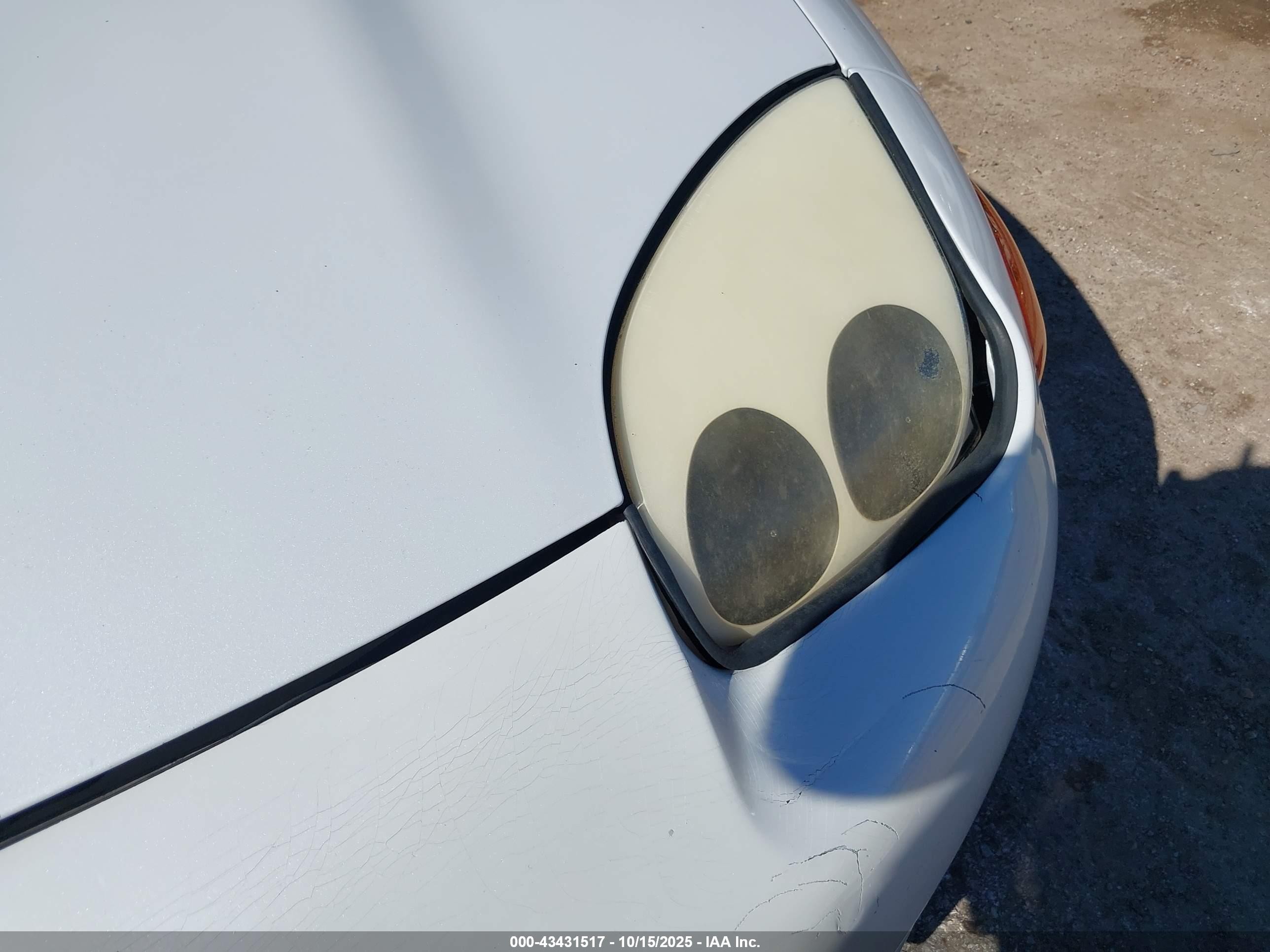 1998 Mitsubishi 3000 Gt   White vin: JA3AM44H7WY002692