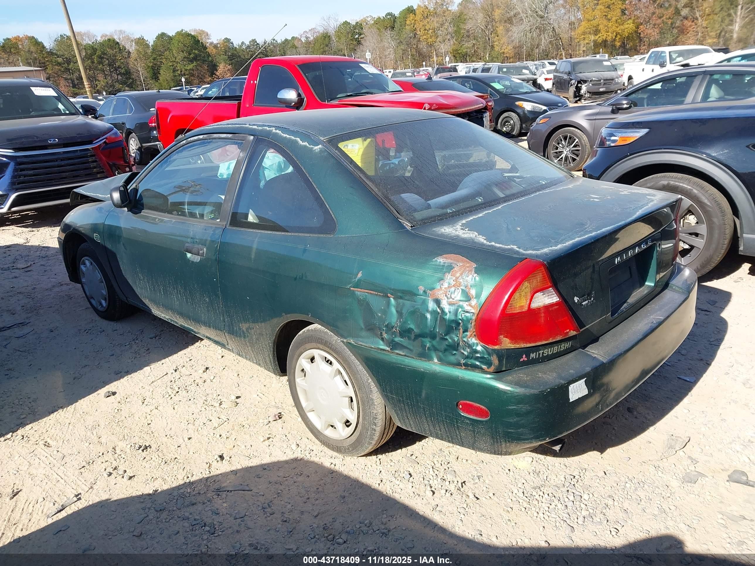 2000 Mitsubishi Mirage De Green vin: JA3AY11A3YU044765