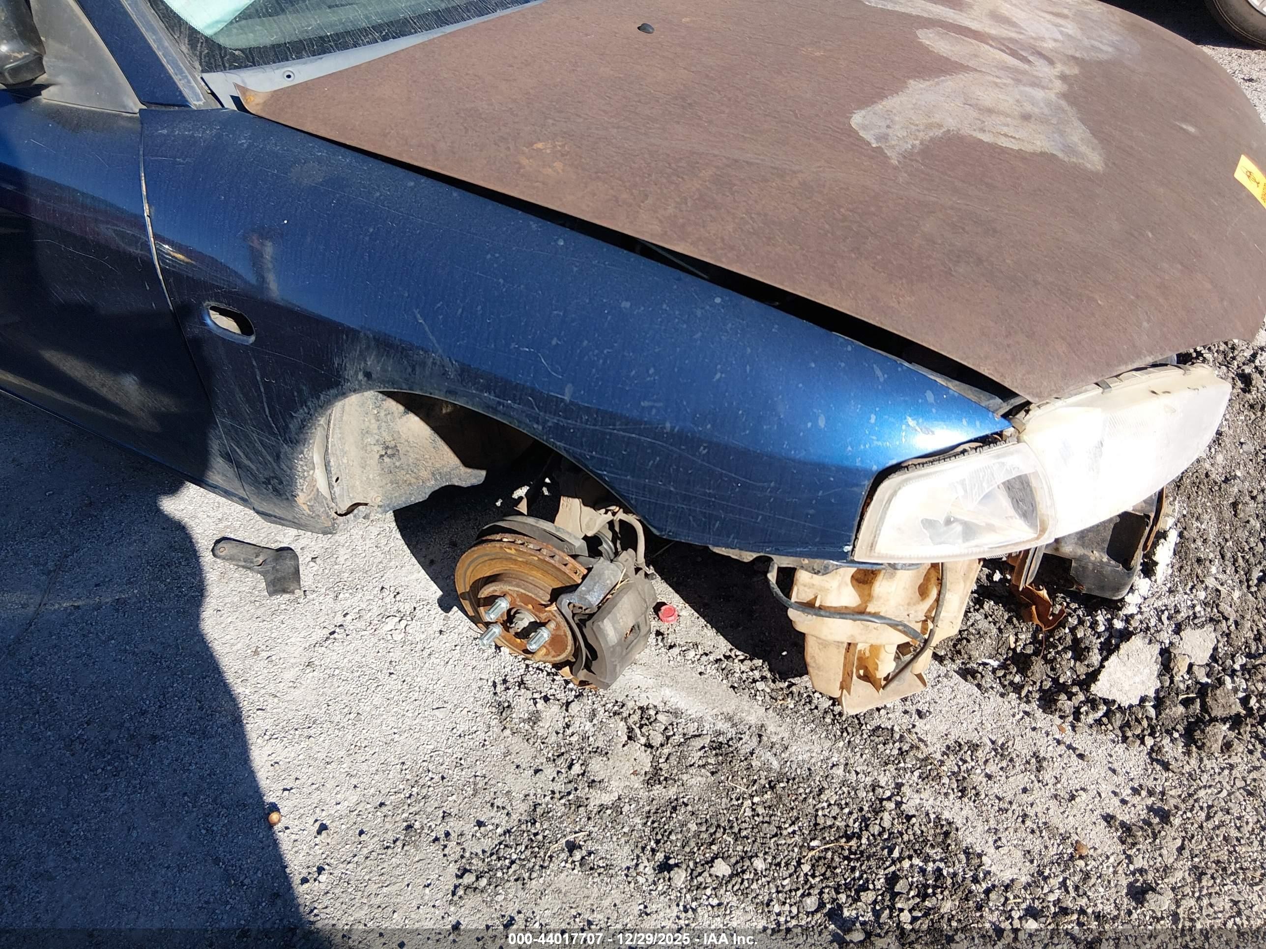2001 Mitsubishi Mirage De Blue vin: JA3AY11AX1U002938