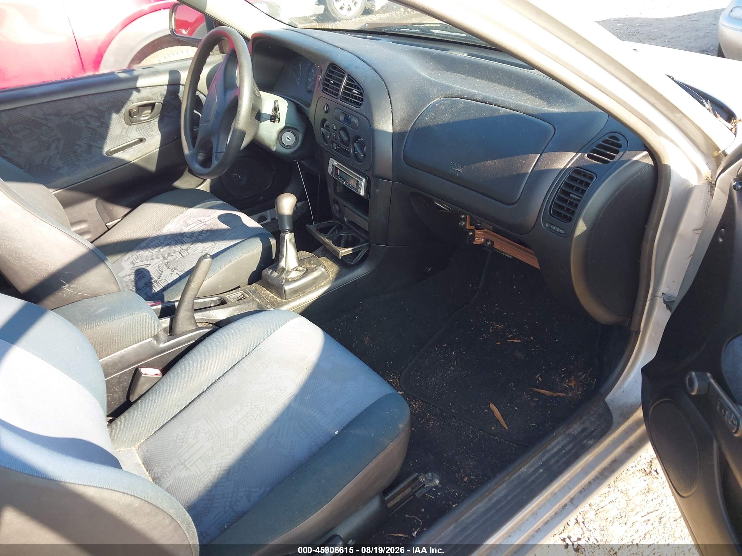 2001 Mitsubishi Mirage De Silver vin: JA3AY11AX1U007752