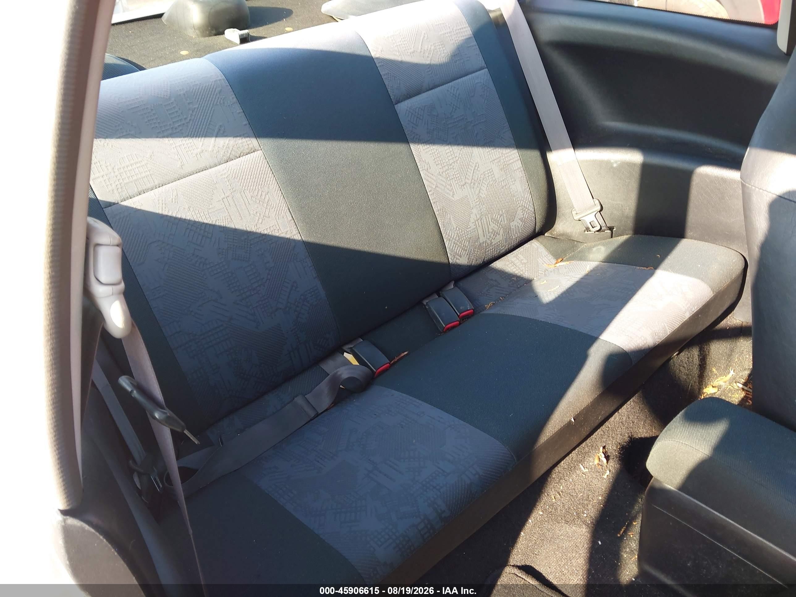 2001 Mitsubishi Mirage De Silver vin: JA3AY11AX1U007752