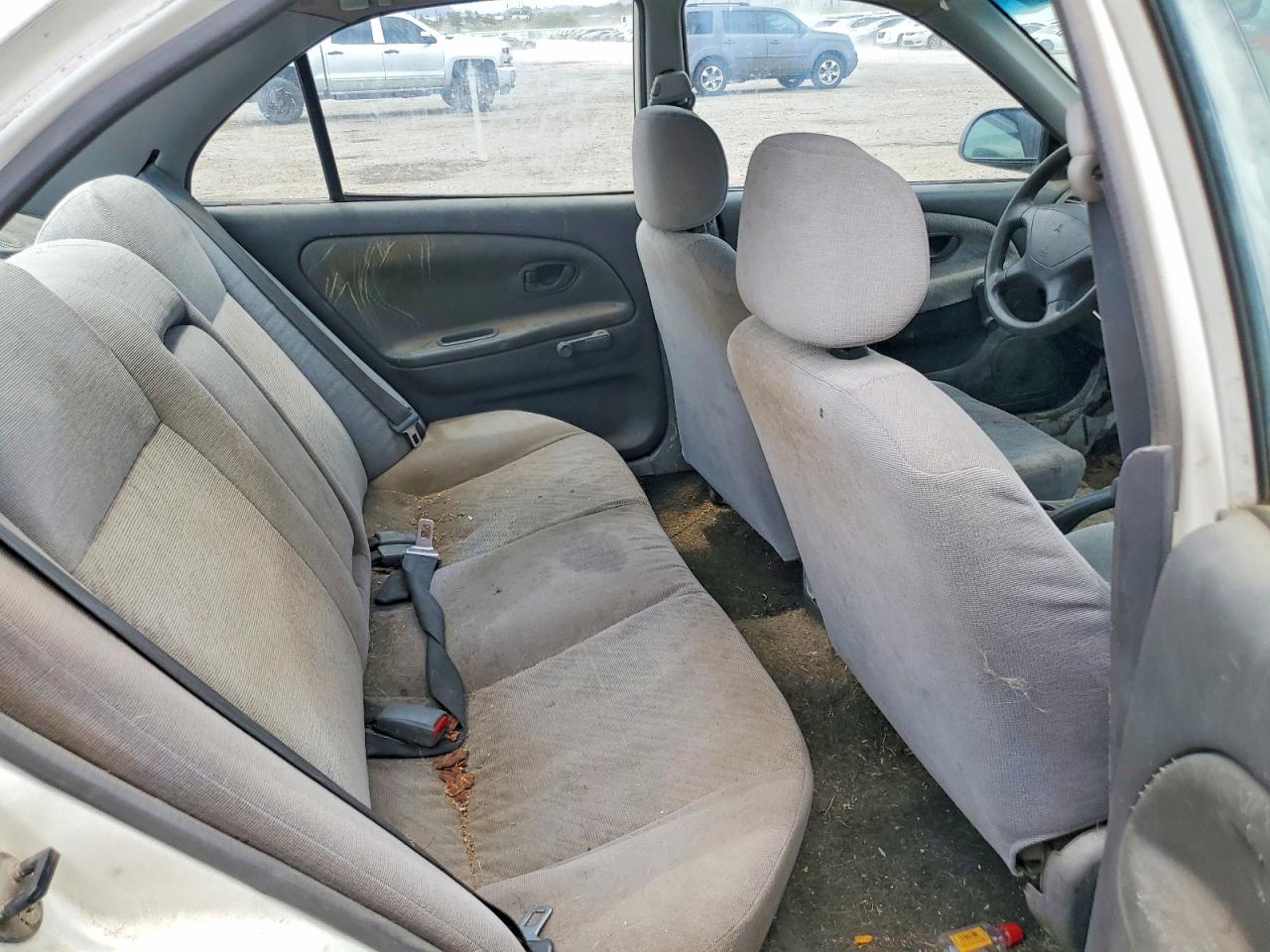 1999 Mitsubishi Mirage De White vin: JA3AY26A5XU045963
