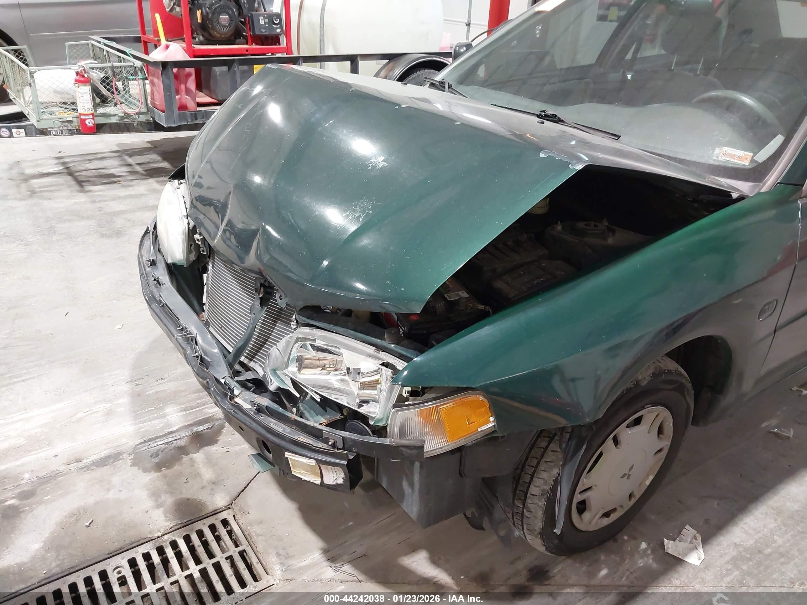 1999 Mitsubishi Mirage De Зеленый vin: JA3AY26A7XU005710