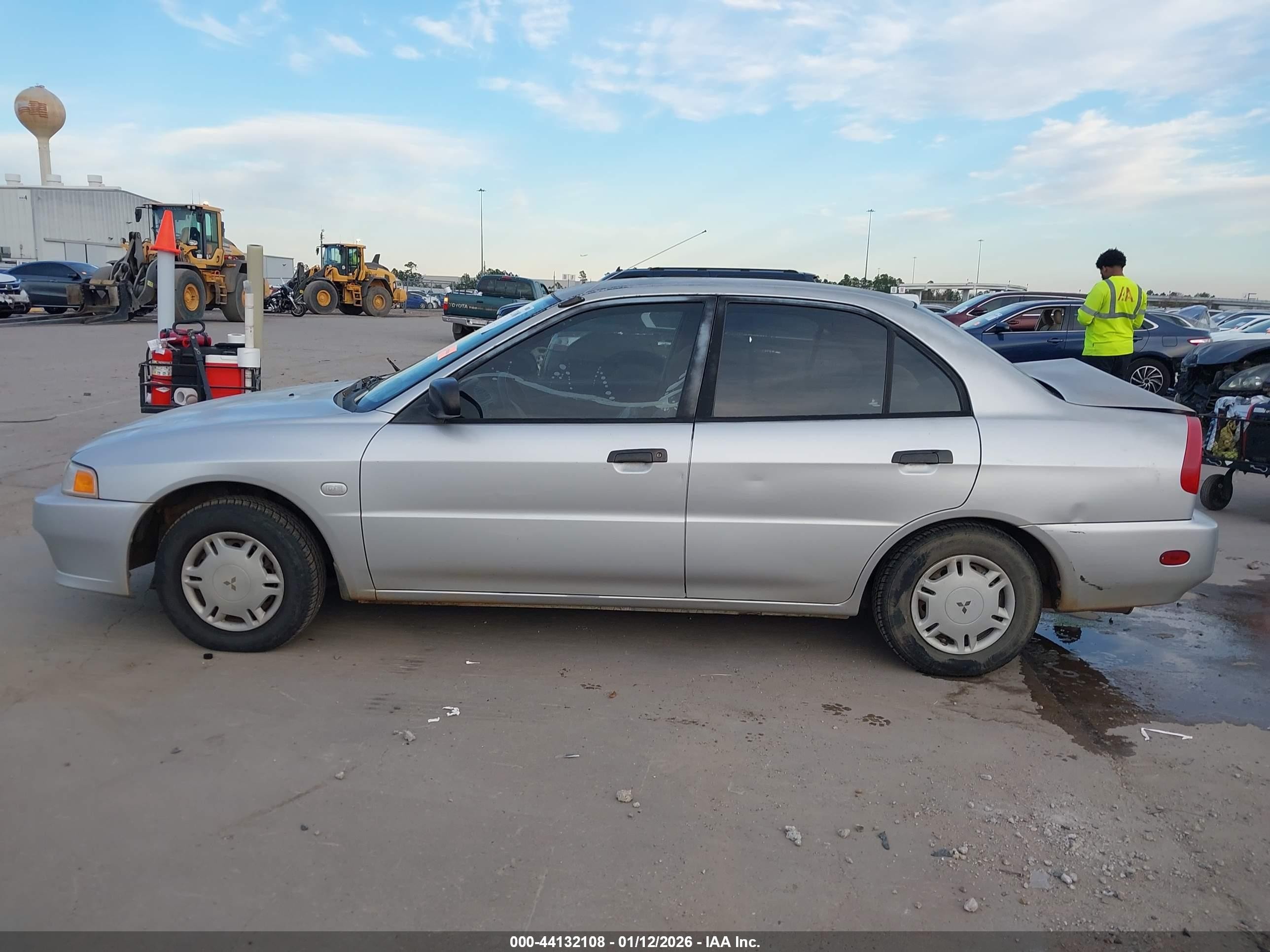 1999 Mitsubishi Mirage De Silver vin: JA3AY26A9XU047201