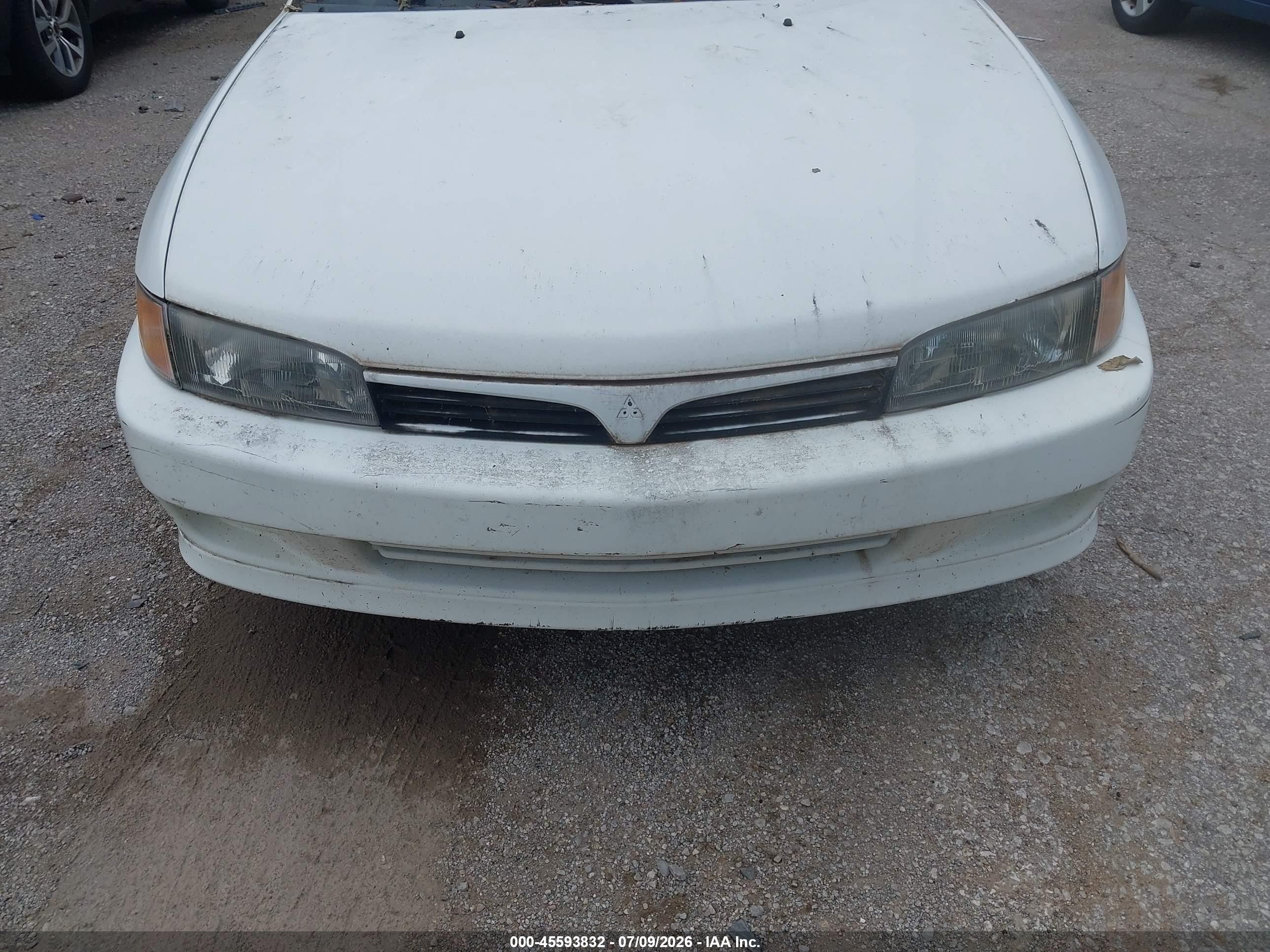 2000 Mitsubishi Mirage De White vin: JA3AY26C0YU029415