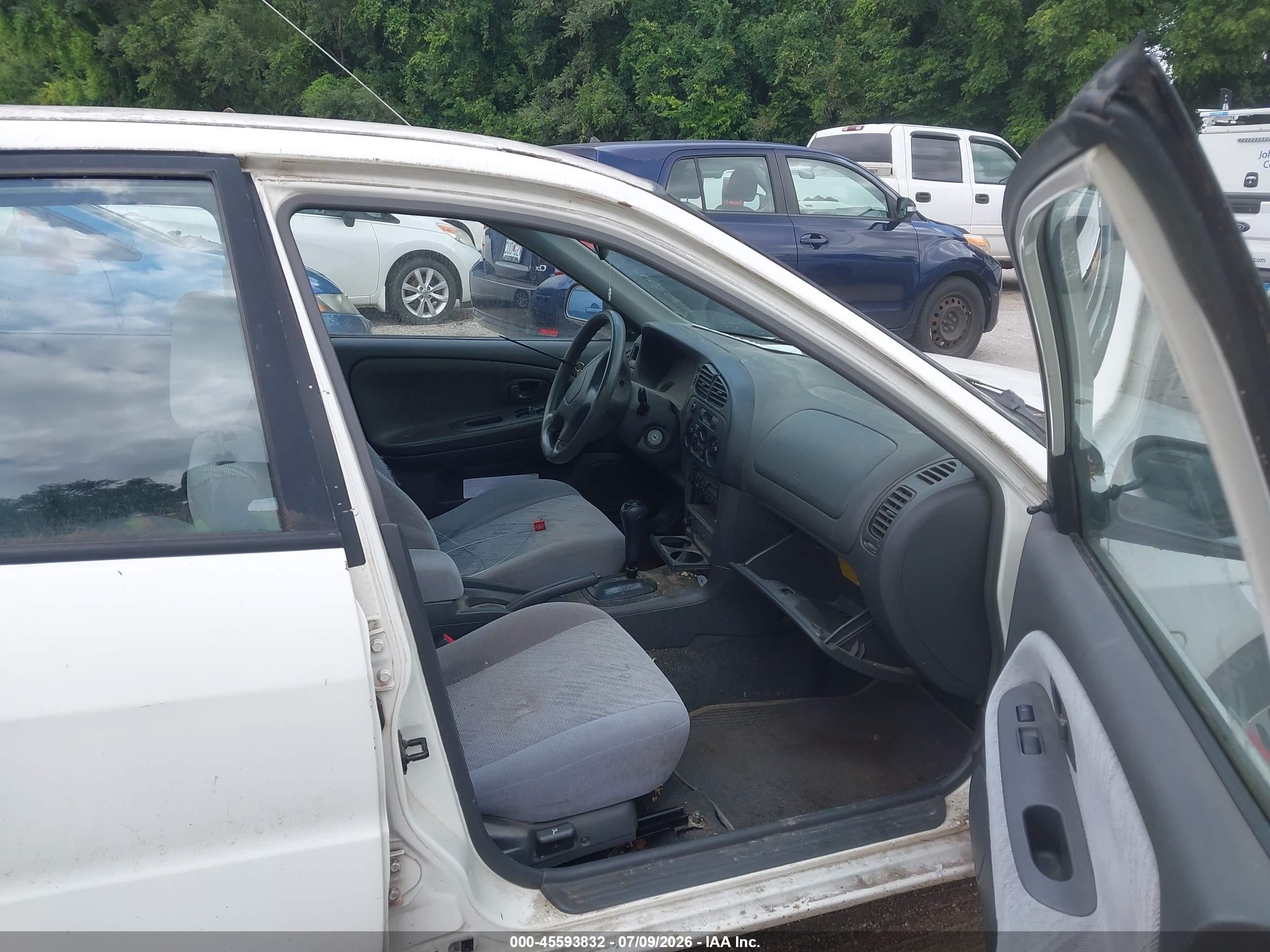 2000 Mitsubishi Mirage De White vin: JA3AY26C0YU029415