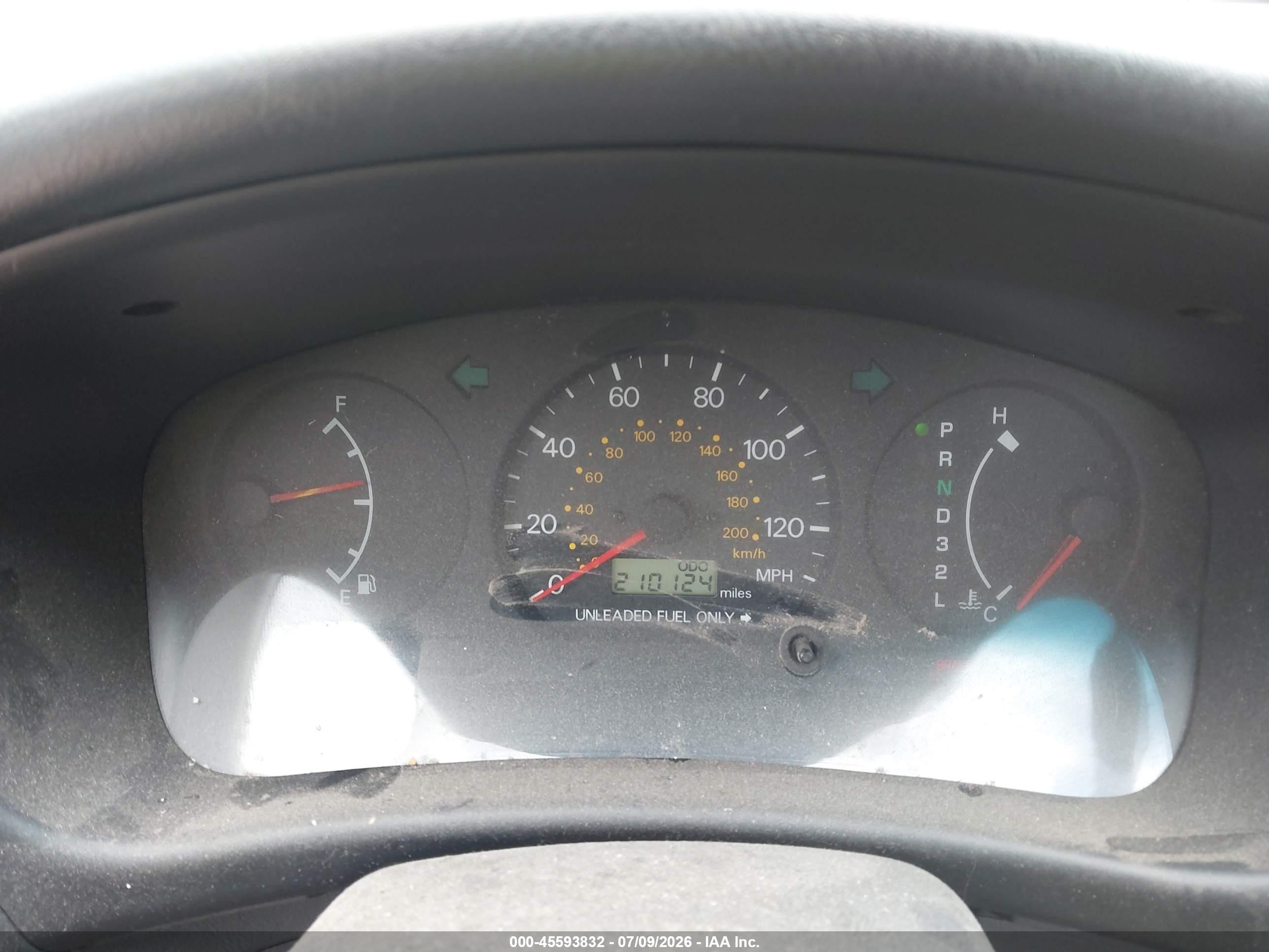 2000 Mitsubishi Mirage De White vin: JA3AY26C0YU029415