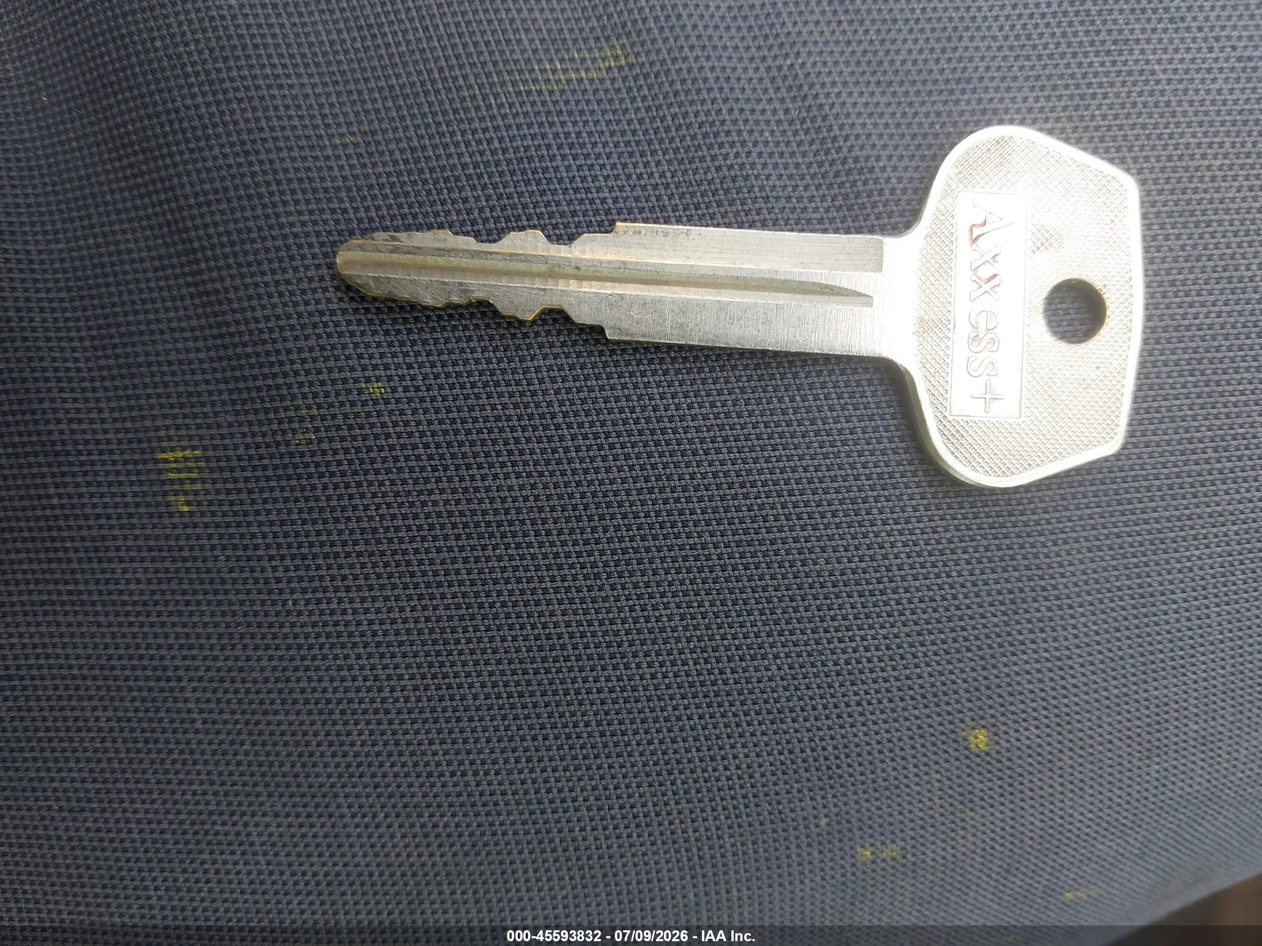 2000 Mitsubishi Mirage De White vin: JA3AY26C0YU029415