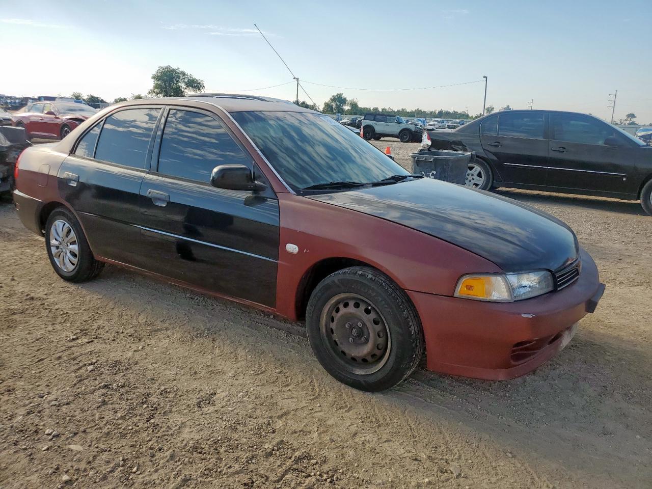 2000 Mitsubishi Mirage De Burgundy vin: JA3AY26C0YU033500