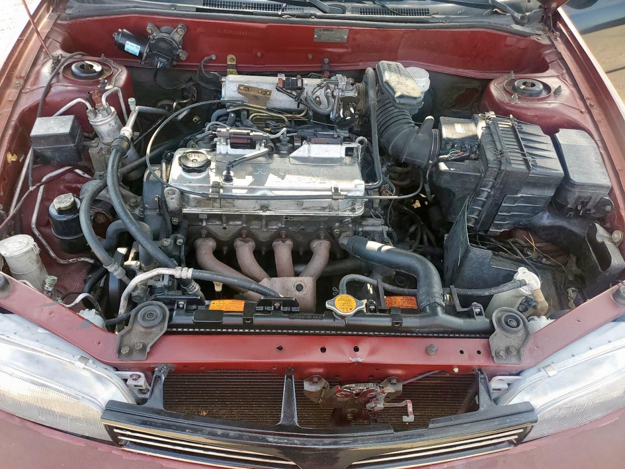 2000 Mitsubishi Mirage De Burgundy vin: JA3AY26C0YU033500