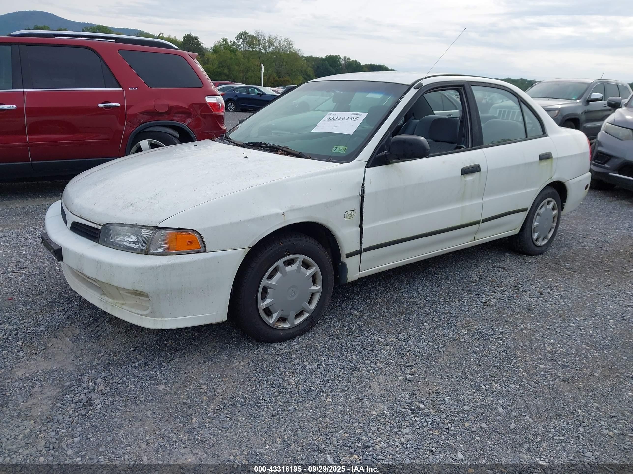2001 Mitsubishi Mirage Es White vin: JA3AY26C11U038582
