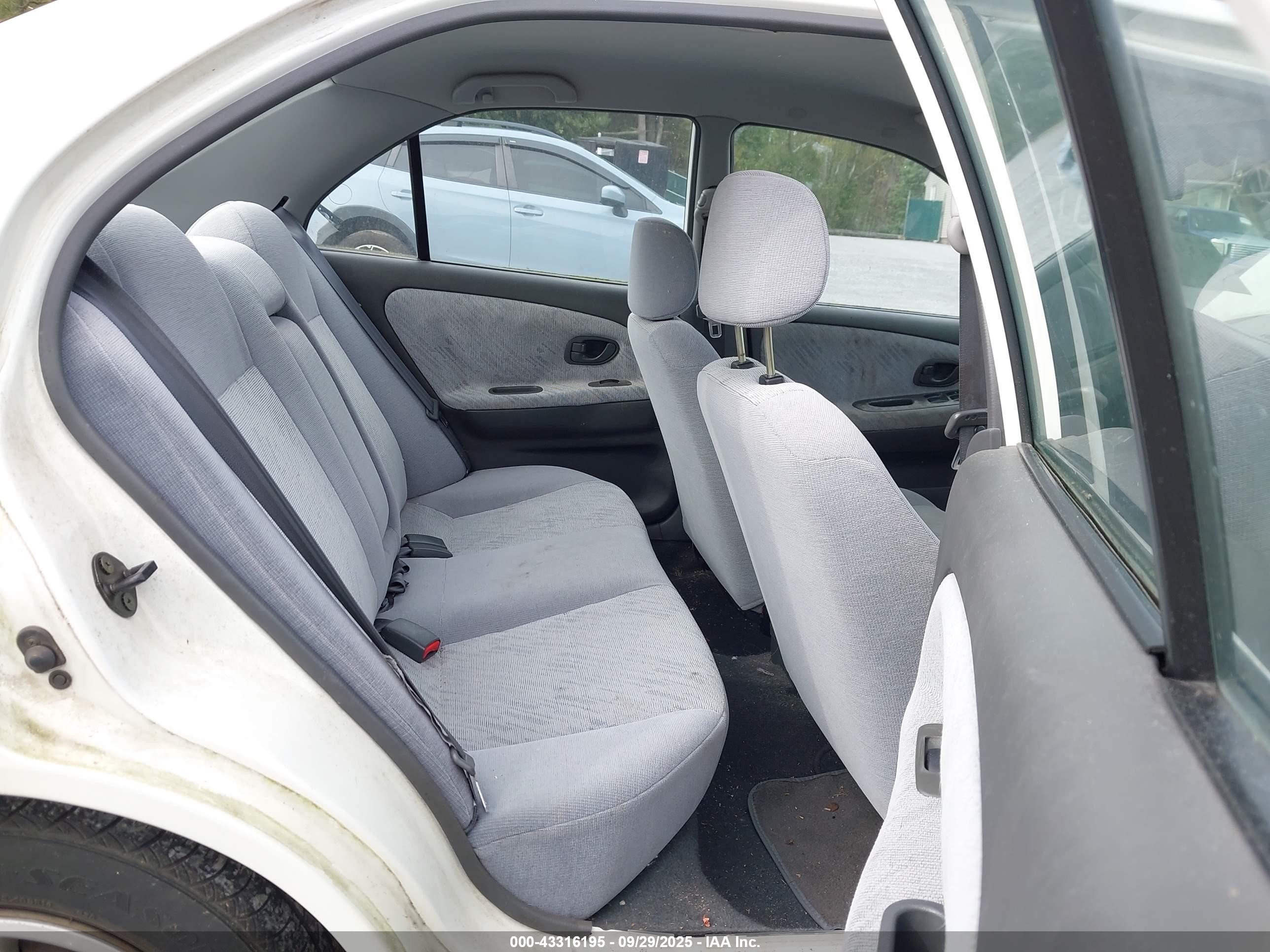 2001 Mitsubishi Mirage Es White vin: JA3AY26C11U038582