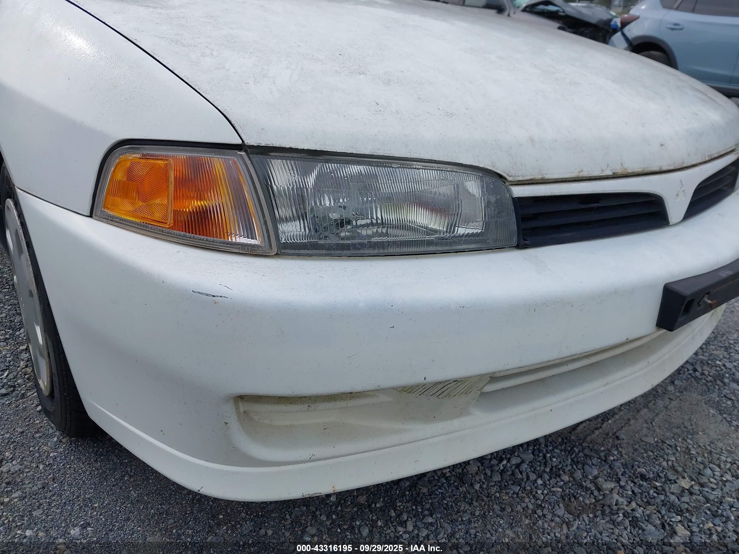2001 Mitsubishi Mirage Es White vin: JA3AY26C11U038582