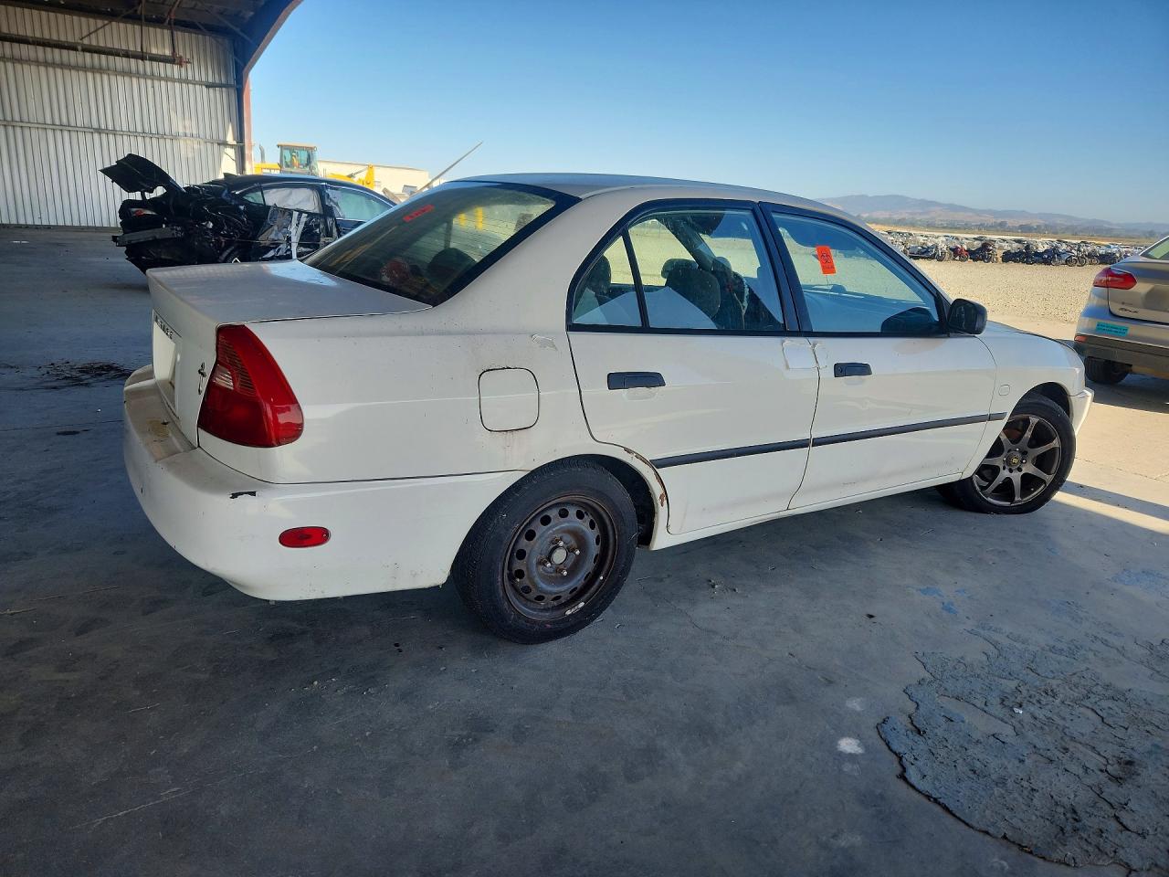 2000 Mitsubishi Mirage De White vin: JA3AY26C2YU058558