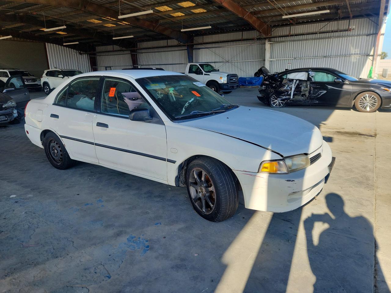 2000 Mitsubishi Mirage De White vin: JA3AY26C2YU058558