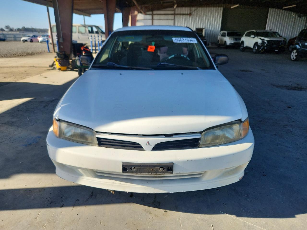 2000 Mitsubishi Mirage De White vin: JA3AY26C2YU058558