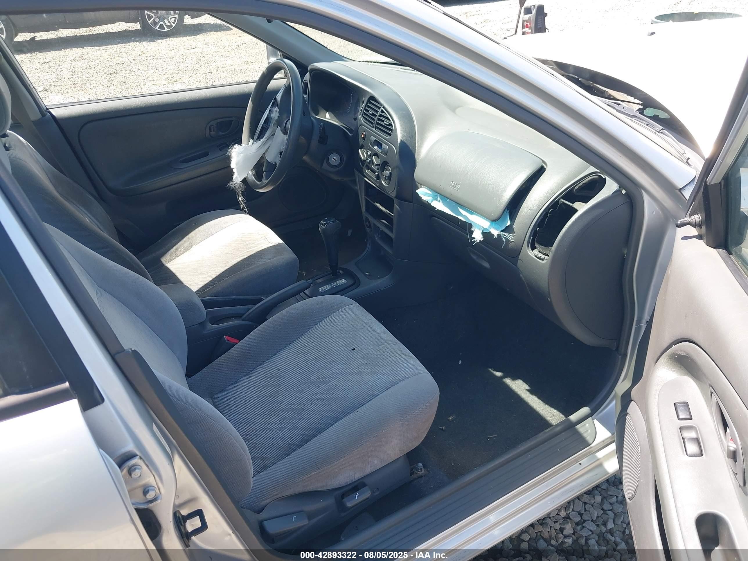 2000 Mitsubishi Mirage De Silver vin: JA3AY26C4YU060327