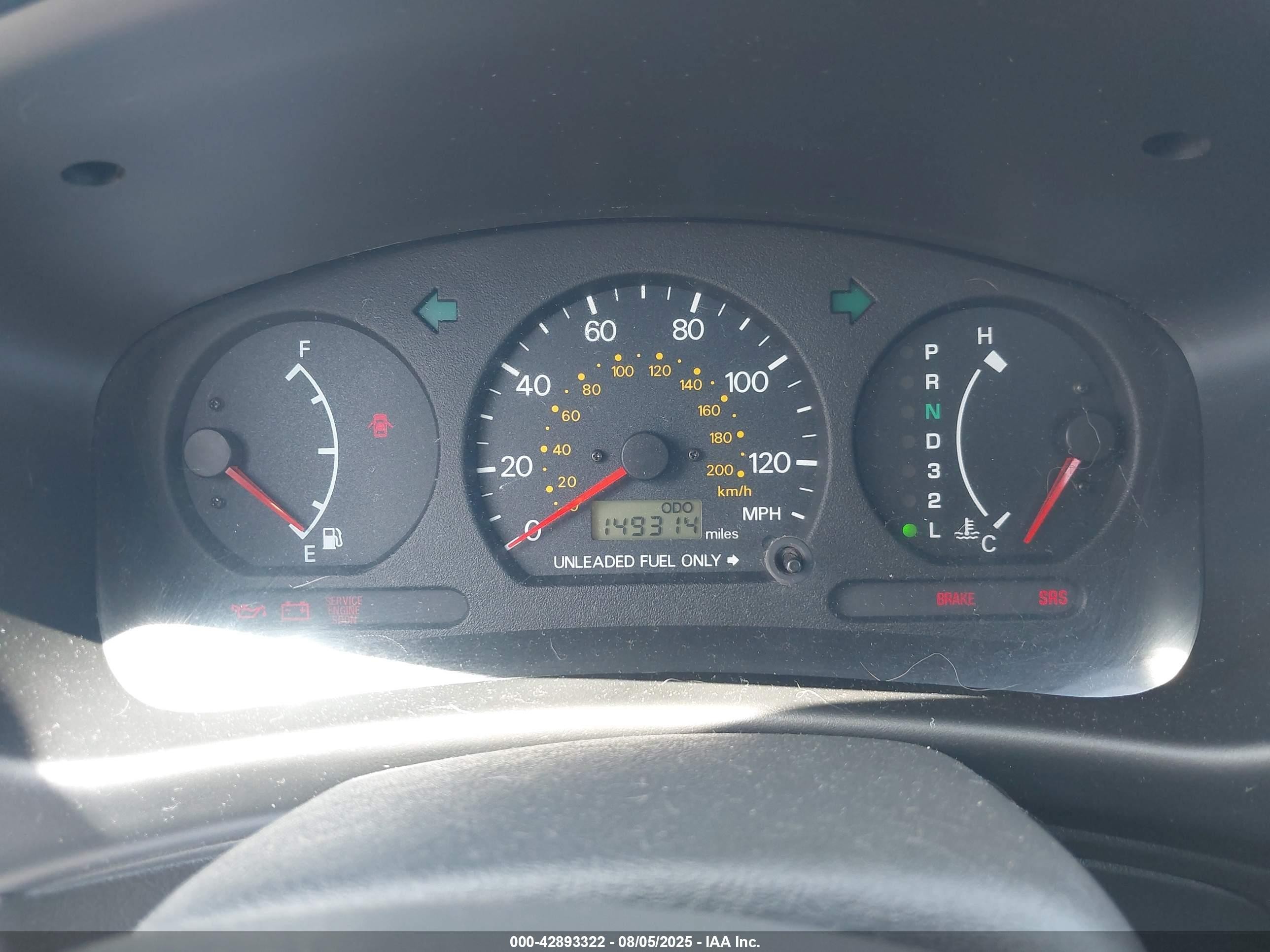 2000 Mitsubishi Mirage De Silver vin: JA3AY26C4YU060327