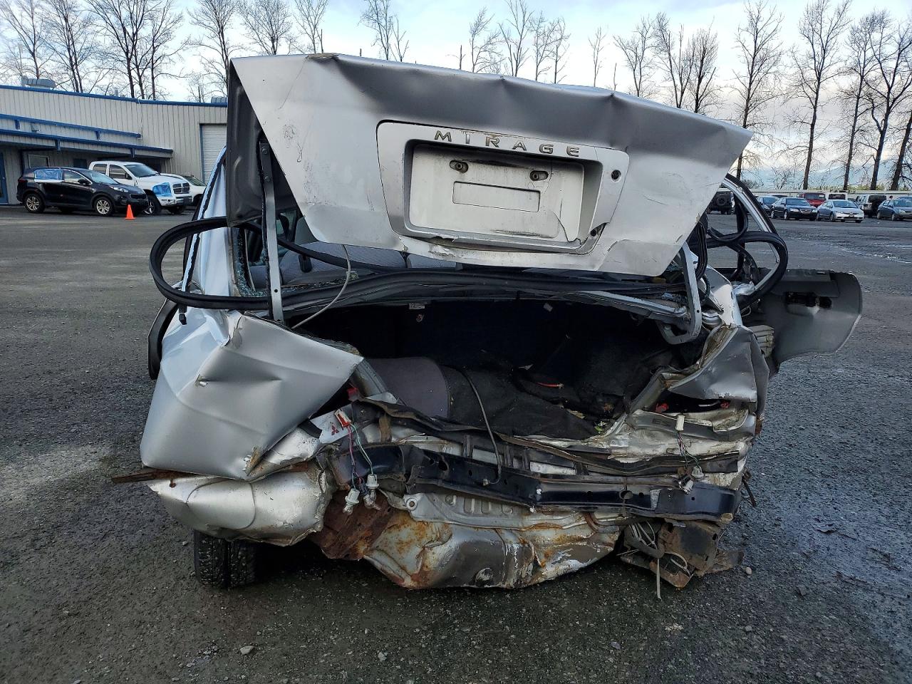 2001 Mitsubishi Mirage Es Серебряный vin: JA3AY26C71U040255