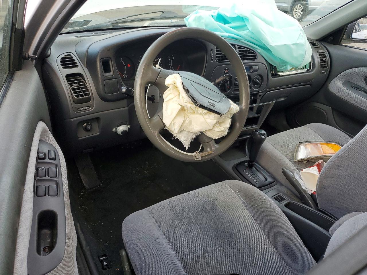 2001 Mitsubishi Mirage Es Серебряный vin: JA3AY26C71U040255