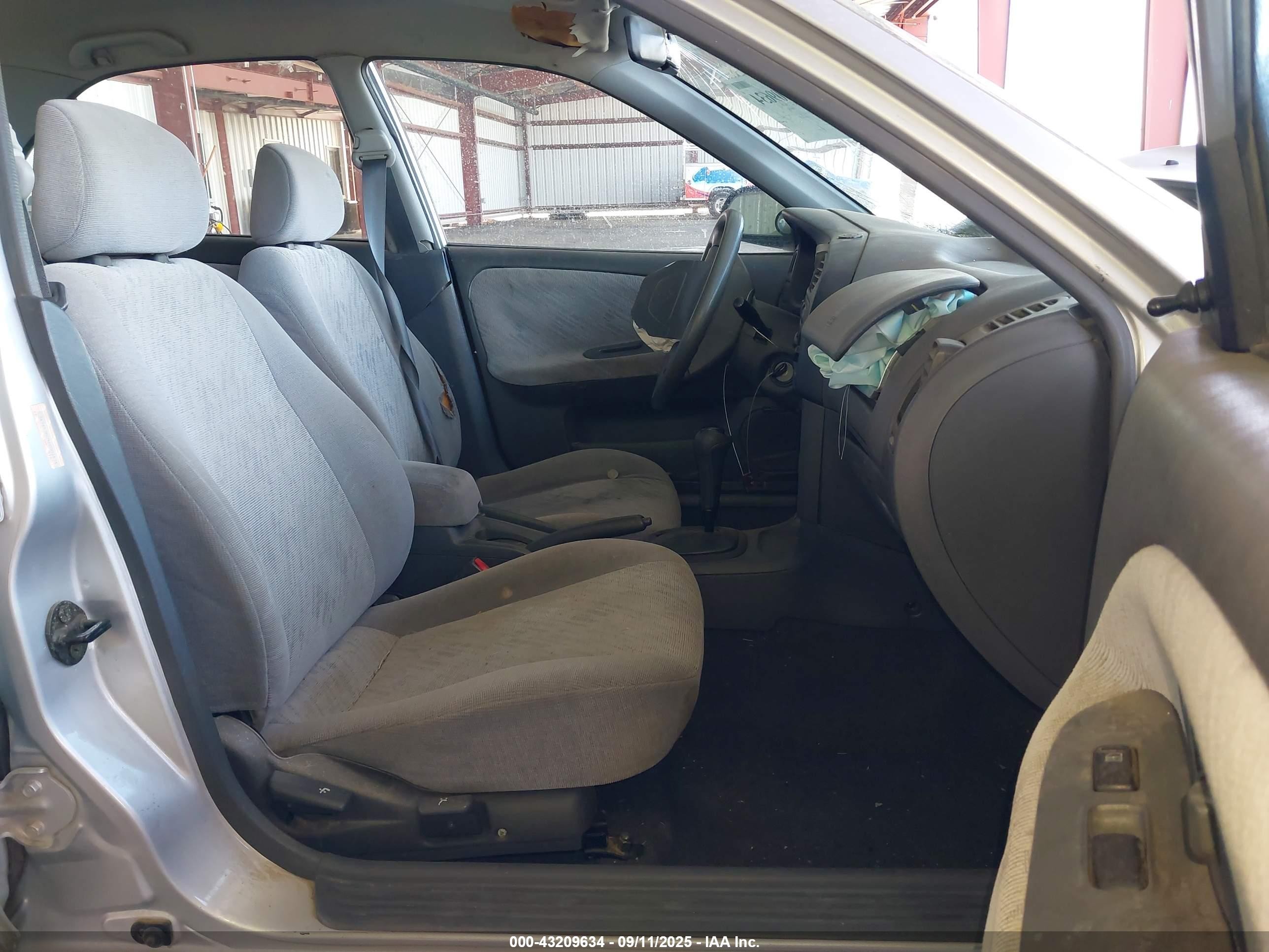 2001 Mitsubishi Mirage Es Silver vin: JA3AY26C91U002171