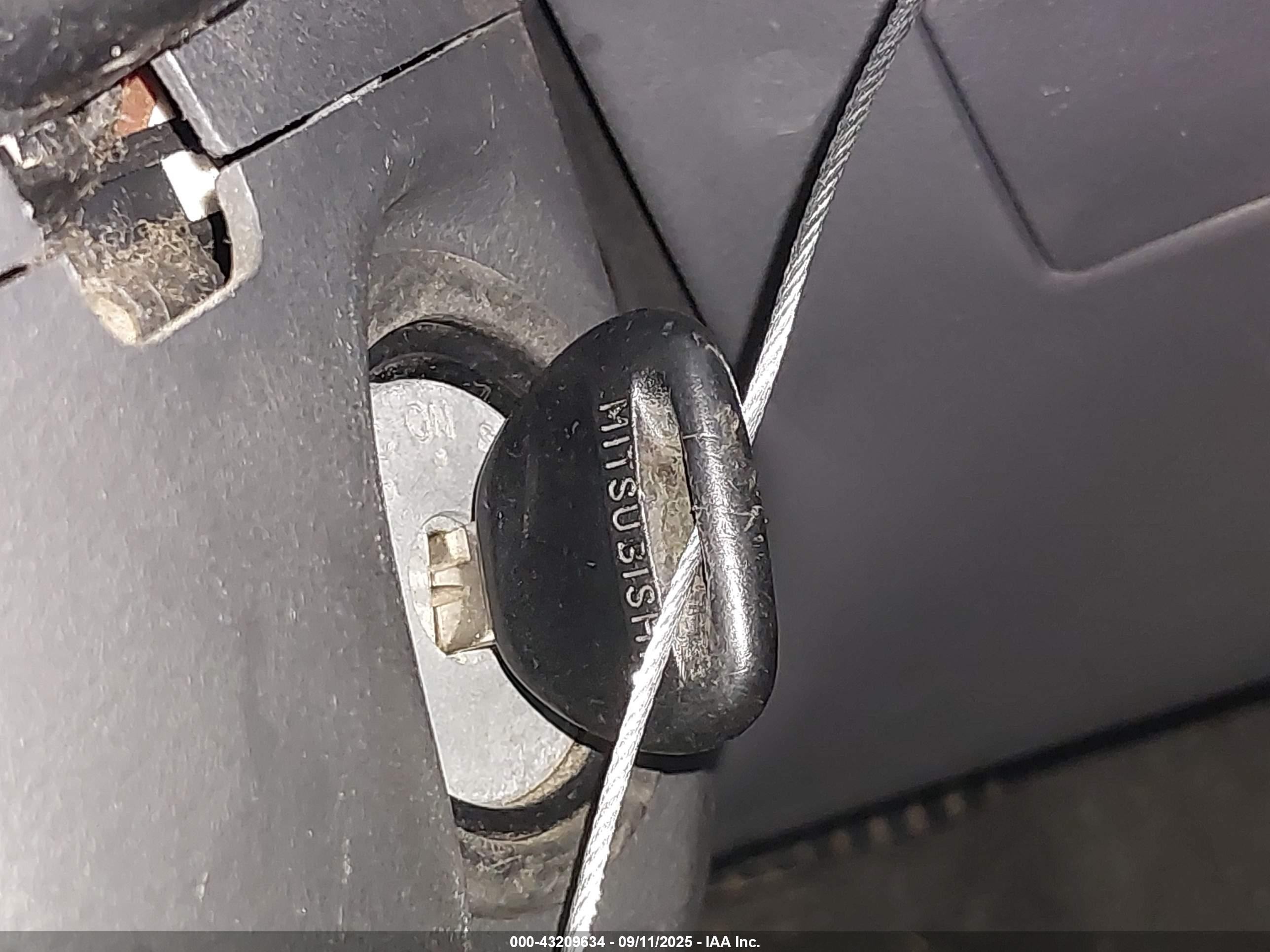 2001 Mitsubishi Mirage Es Silver vin: JA3AY26C91U002171