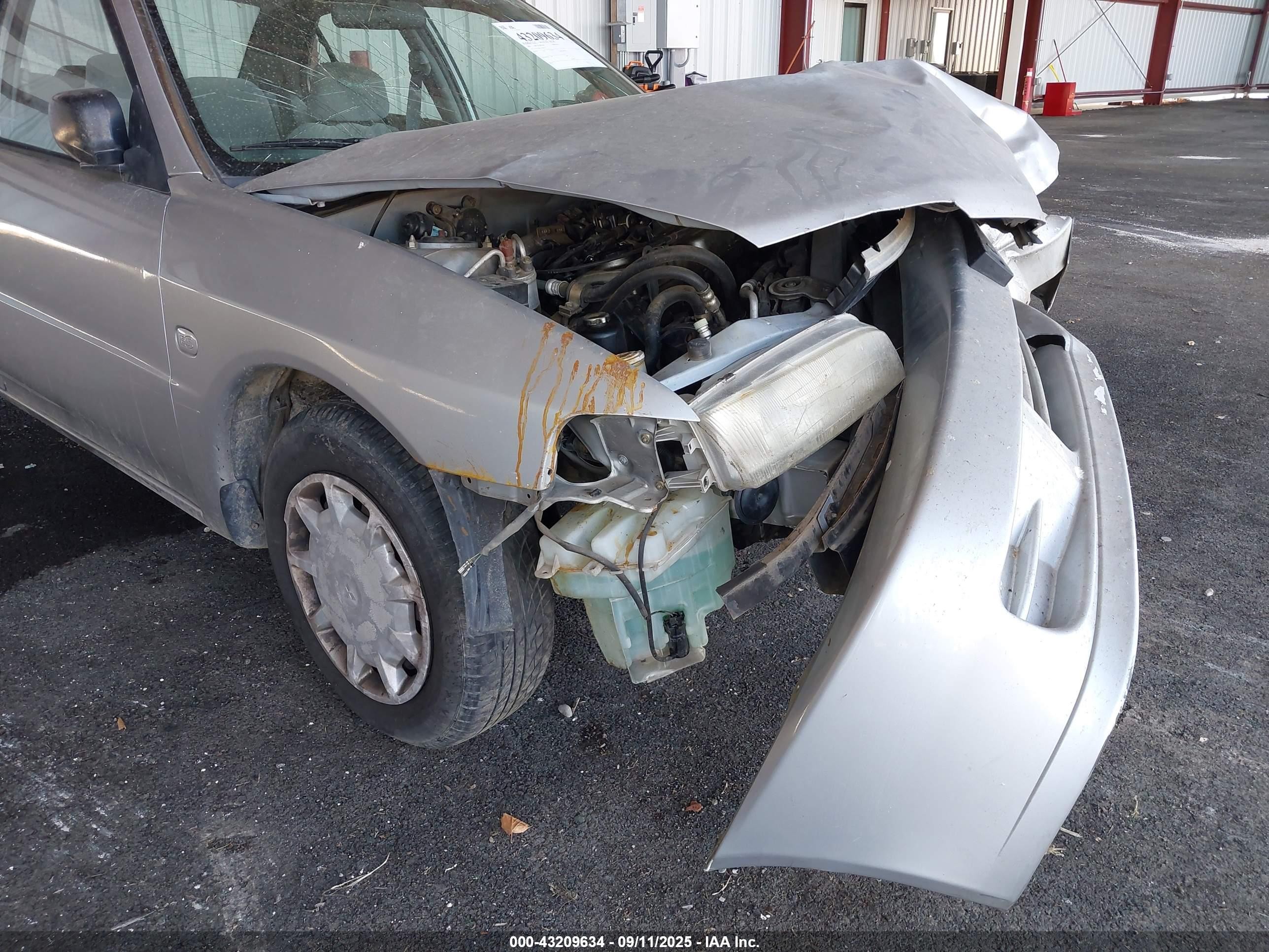 2001 Mitsubishi Mirage Es Silver vin: JA3AY26C91U002171