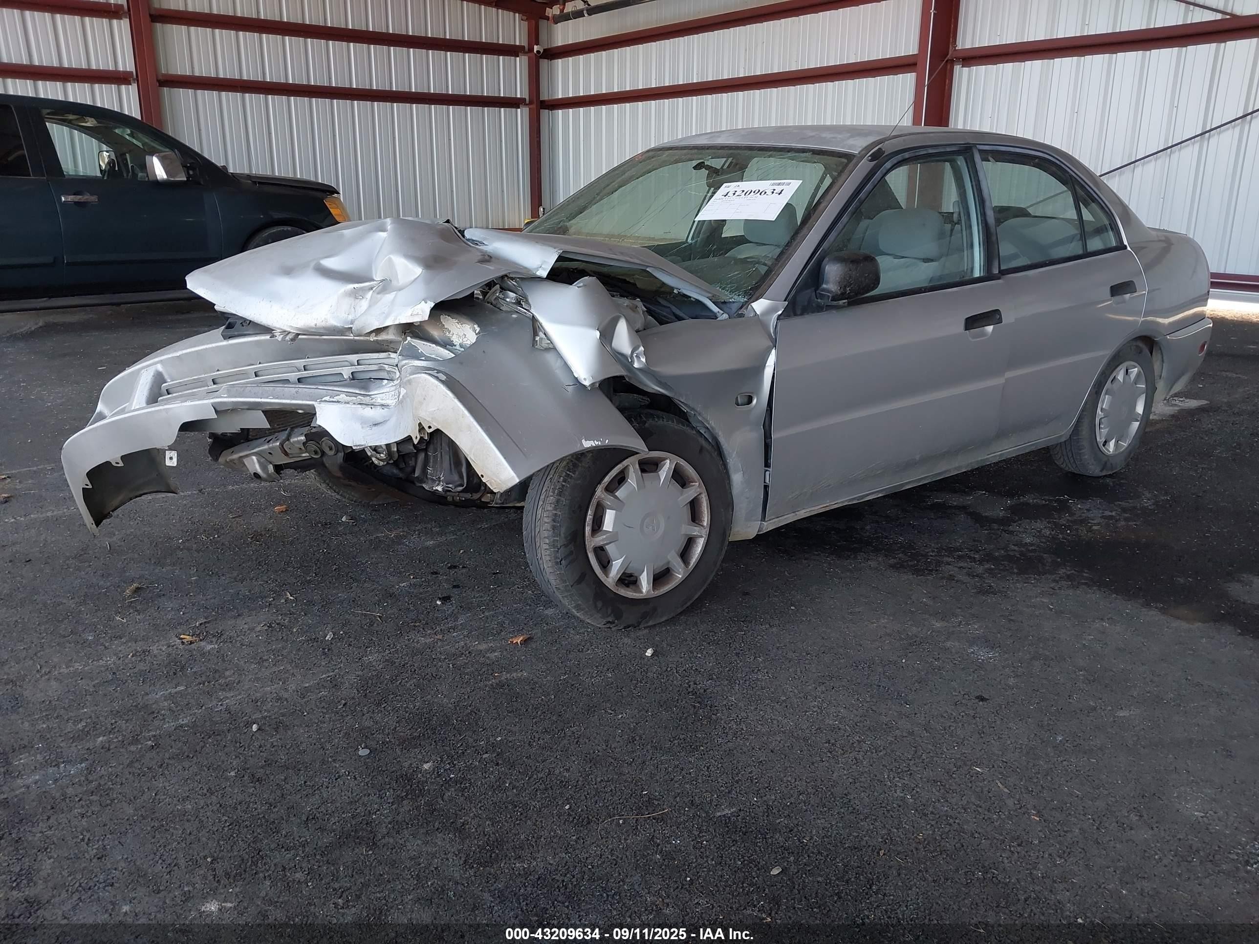 2001 Mitsubishi Mirage Es Silver vin: JA3AY26C91U002171