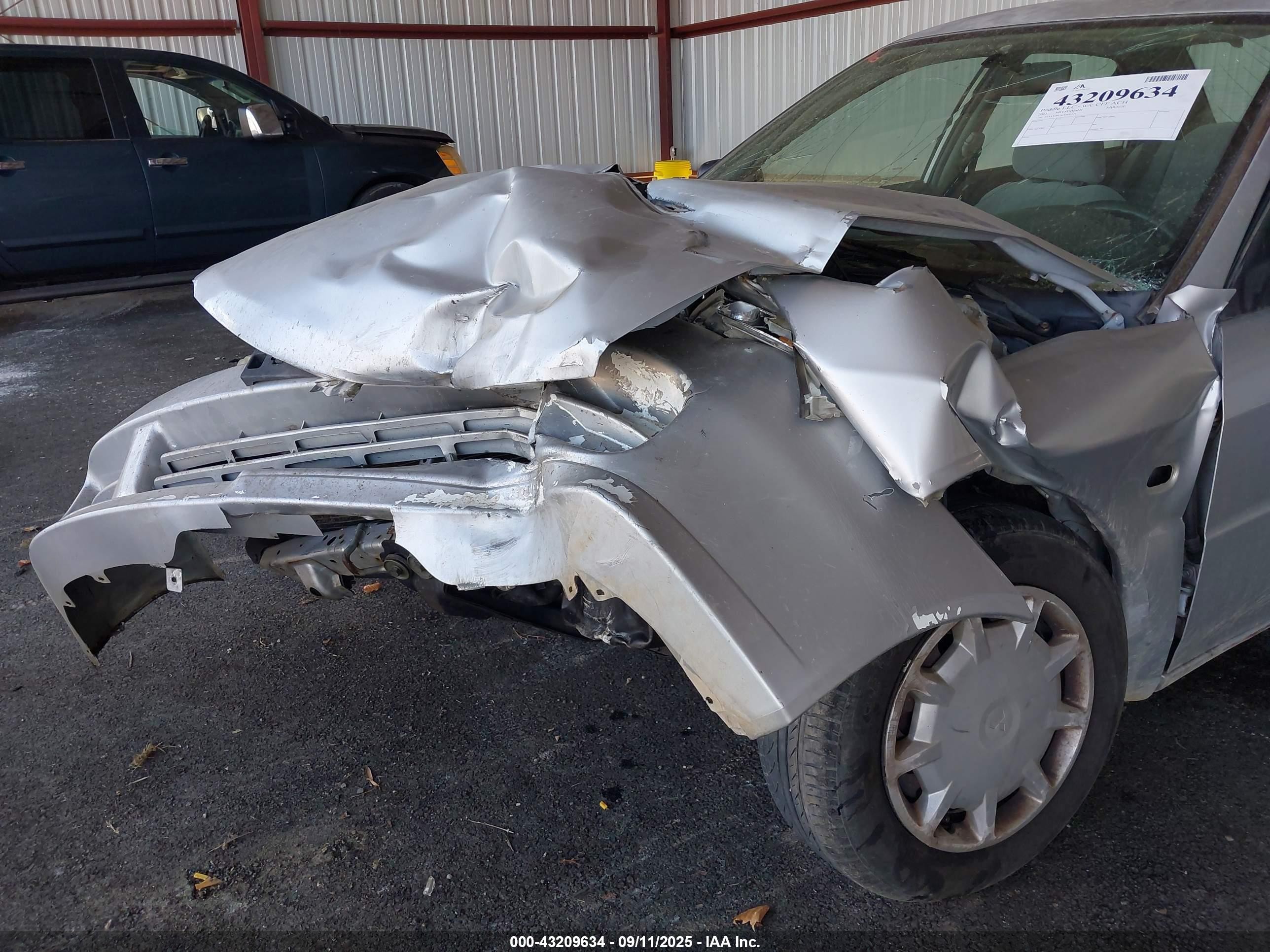 2001 Mitsubishi Mirage Es Silver vin: JA3AY26C91U002171