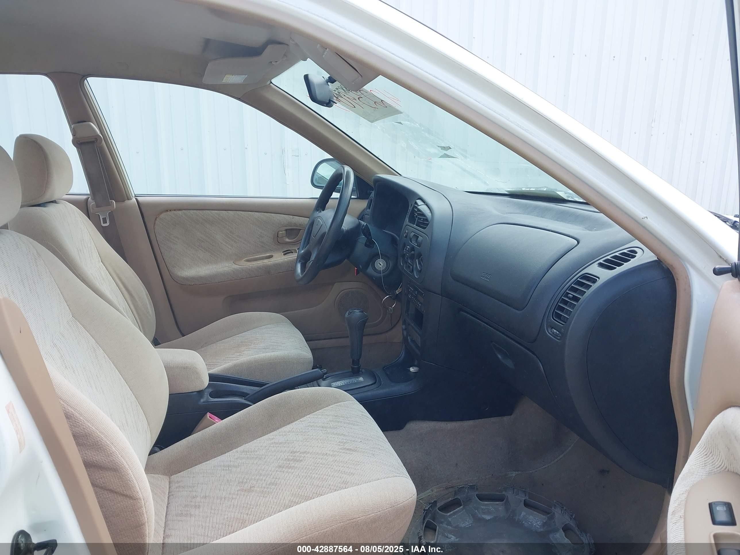 2001 Mitsubishi Mirage Es White vin: JA3AY26C91U025367