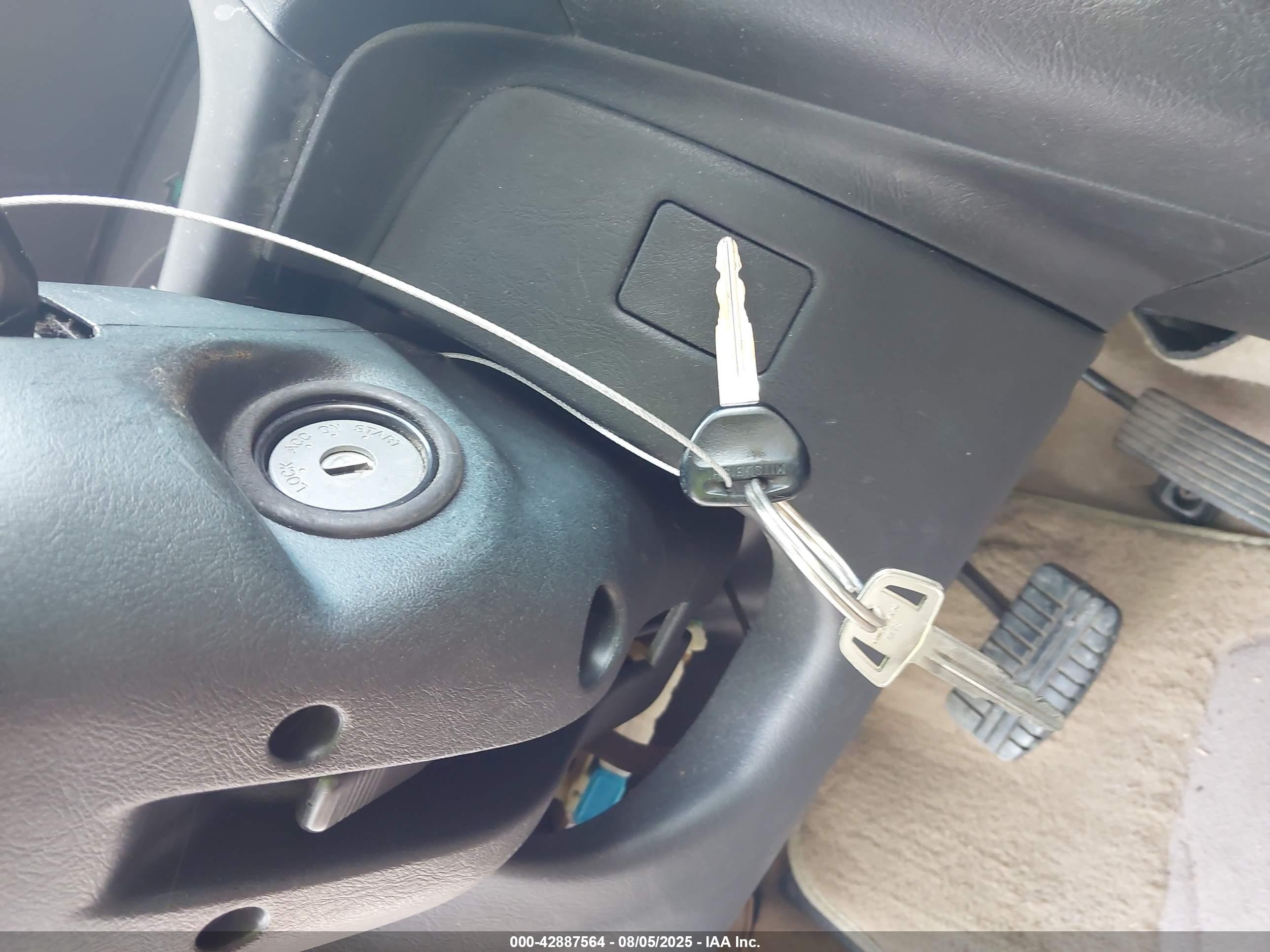 2001 Mitsubishi Mirage Es White vin: JA3AY26C91U025367