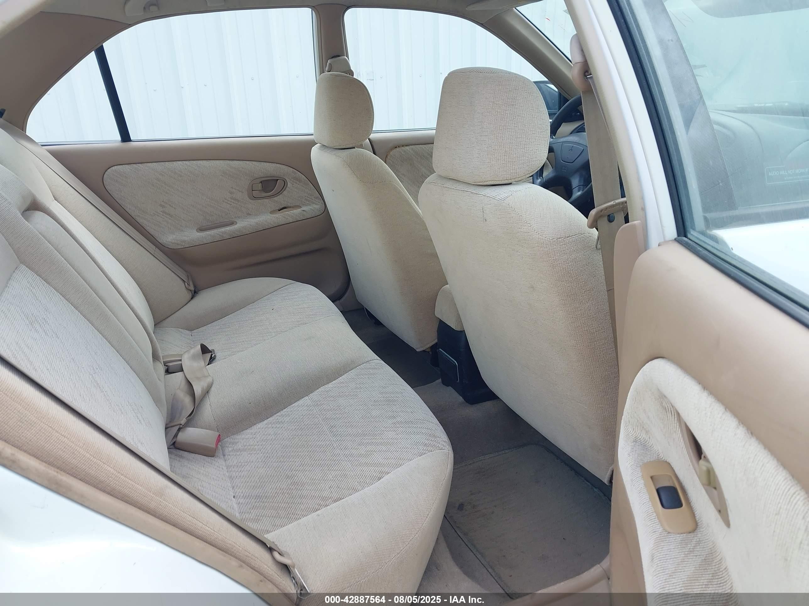 2001 Mitsubishi Mirage Es White vin: JA3AY26C91U025367