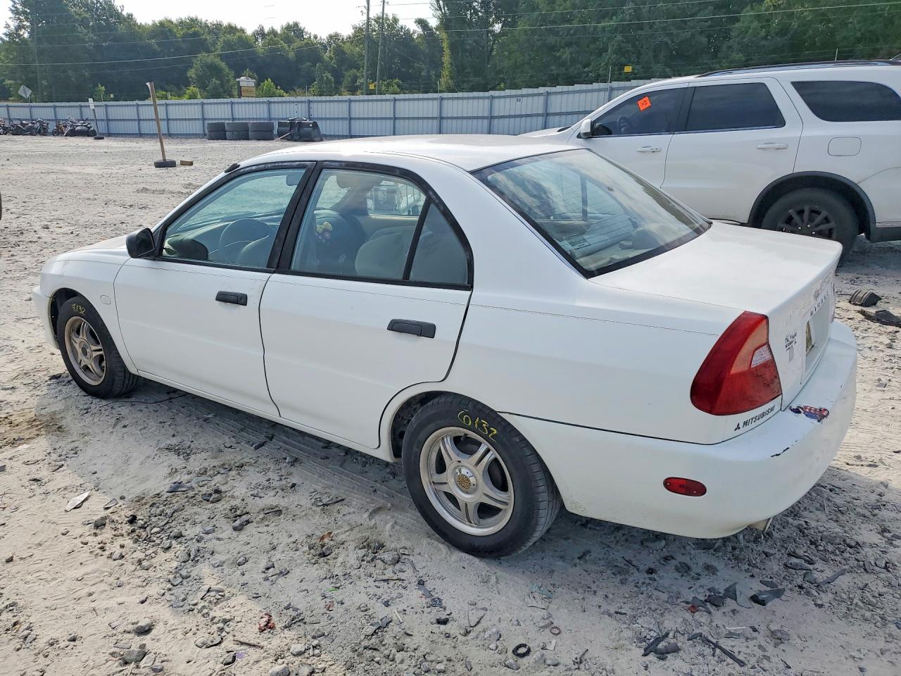 2001 Mitsubishi Mirage Es White vin: JA3AY26CX1U047815