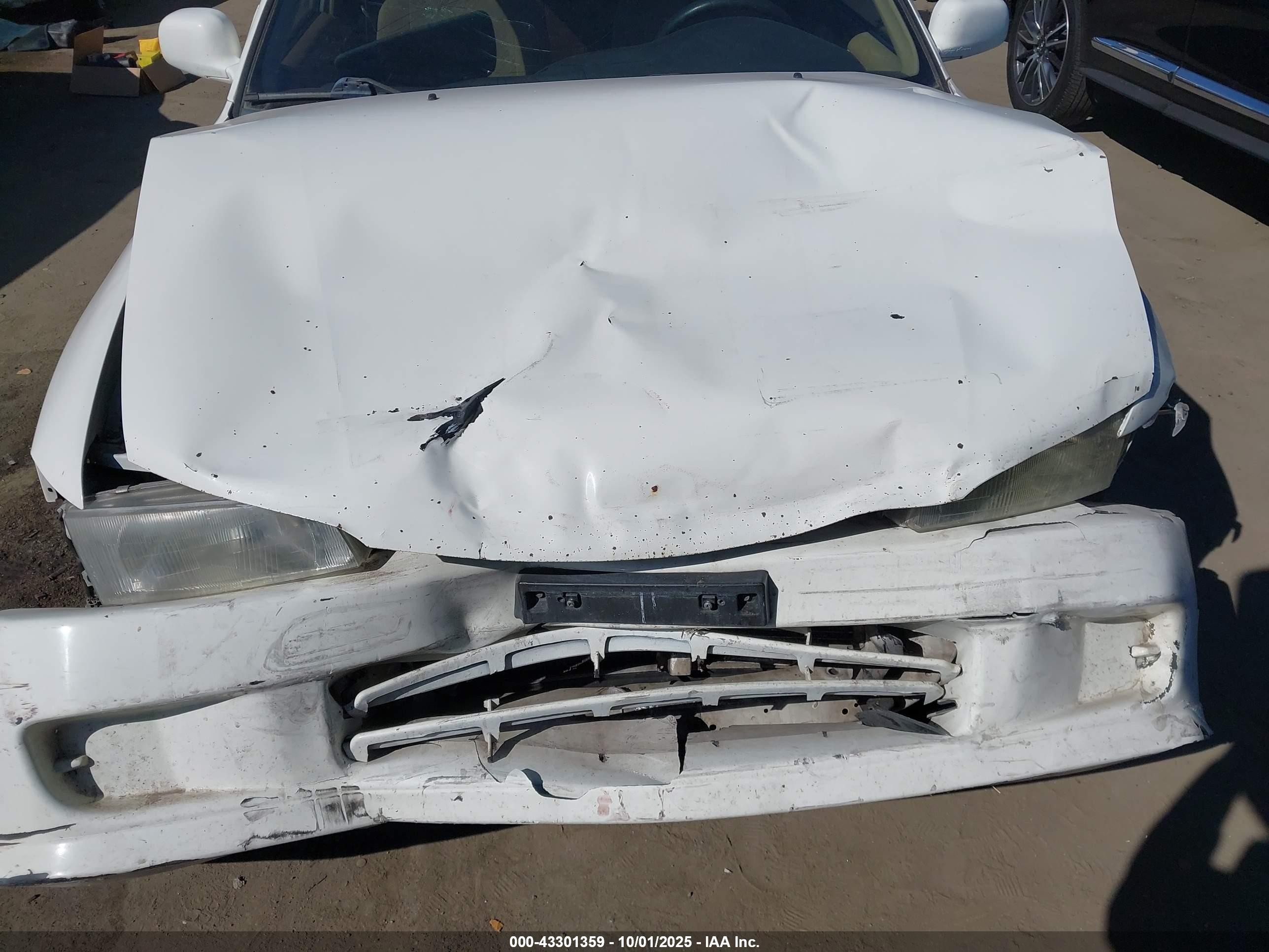 2001 Mitsubishi Mirage Ls White vin: JA3AY36C31U016573