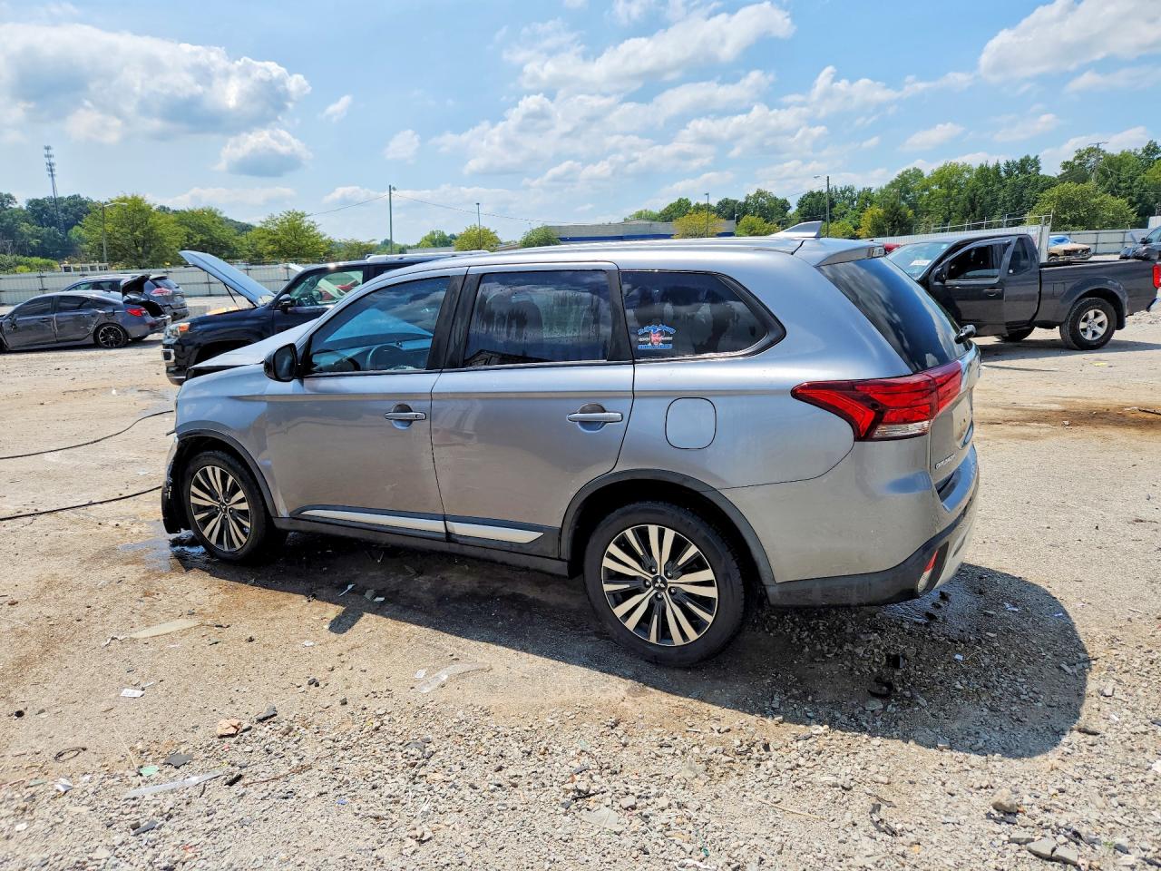 2020 Mitsubishi Outlander Es Серебряный vin: JA4AD2A30LZ017646