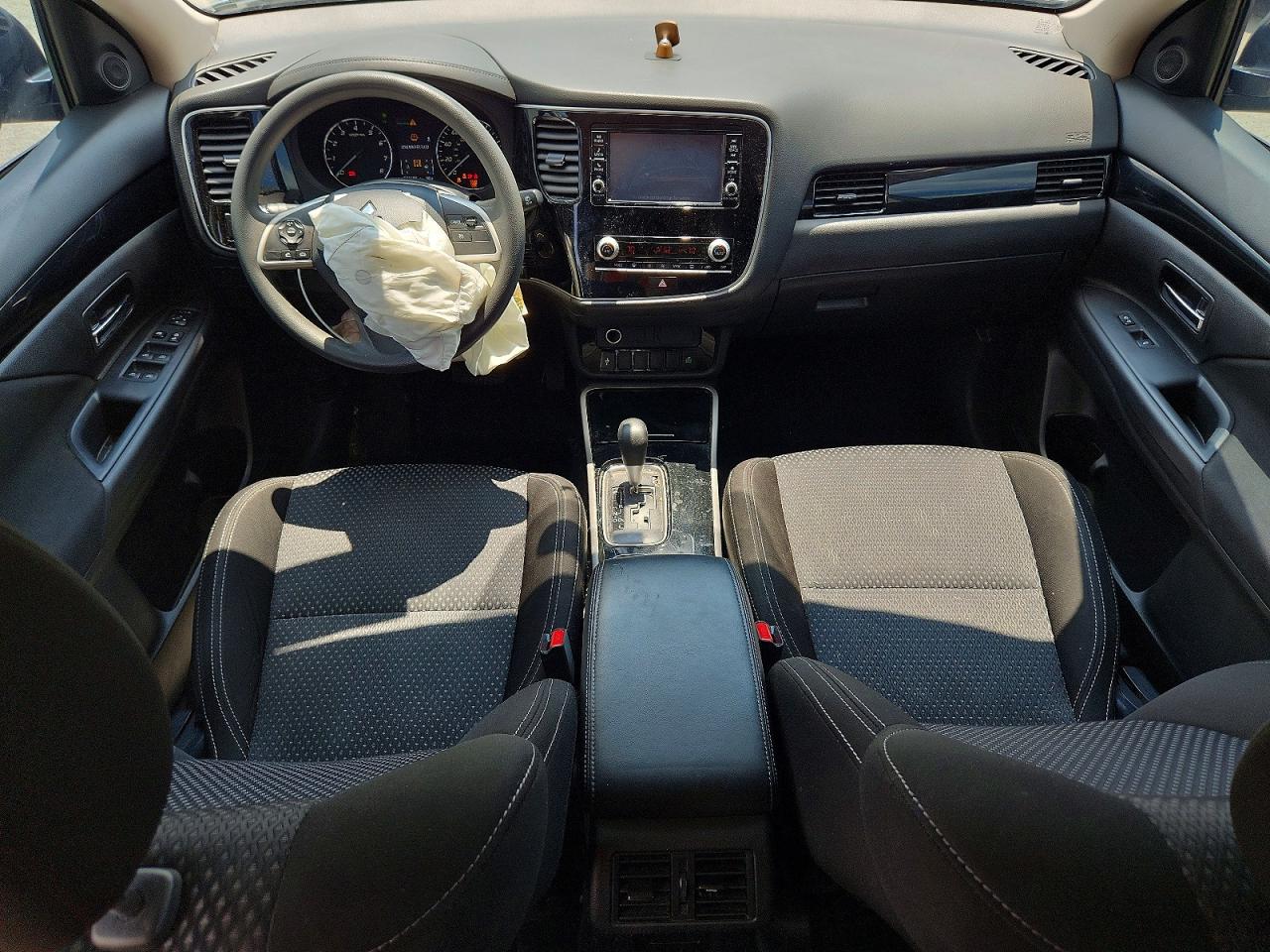 2020 Mitsubishi Outlander Es Серебряный vin: JA4AD2A30LZ017646