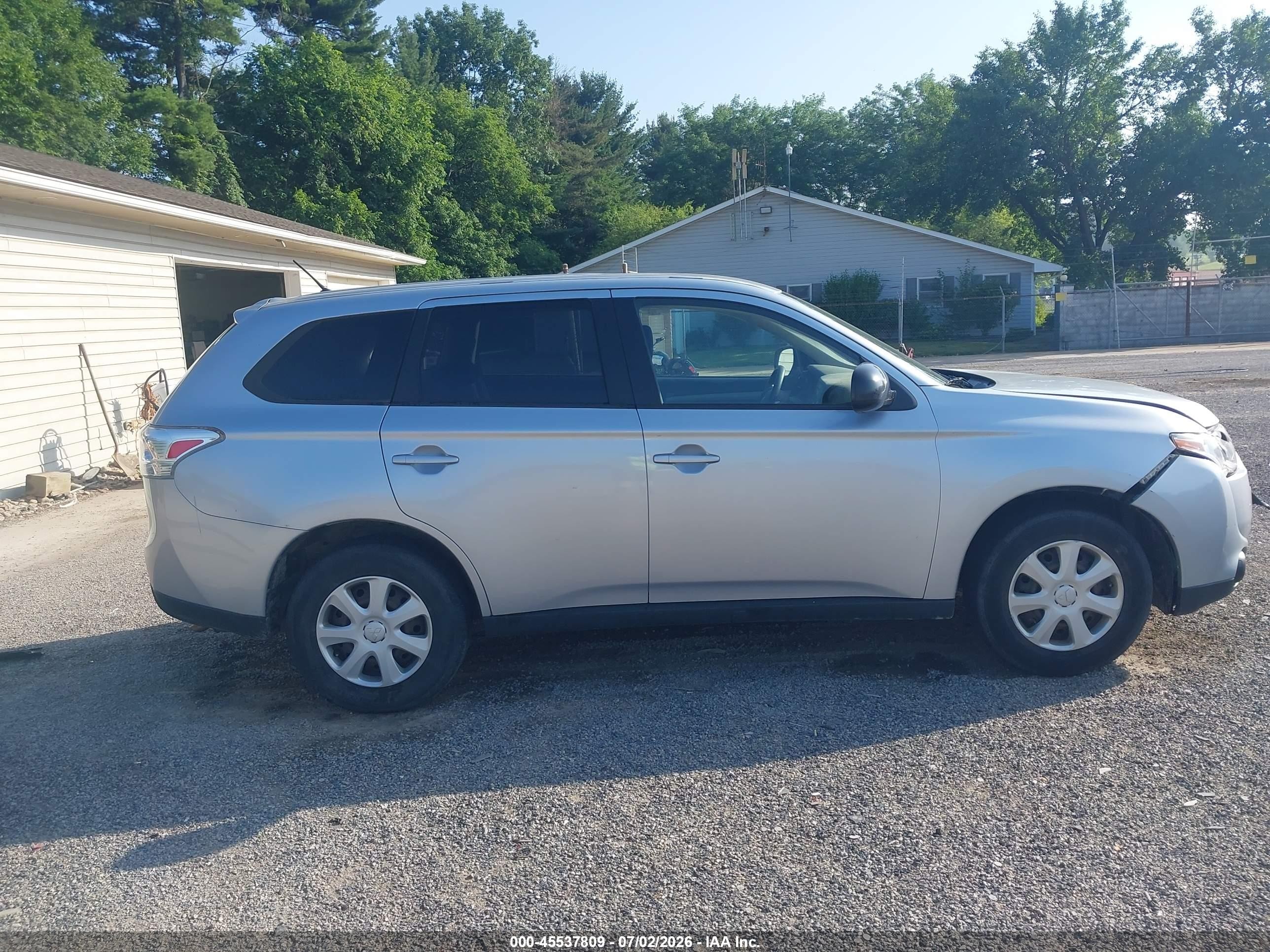 2014 Mitsubishi Outlander Es Silver vin: JA4AD2A31EZ000275
