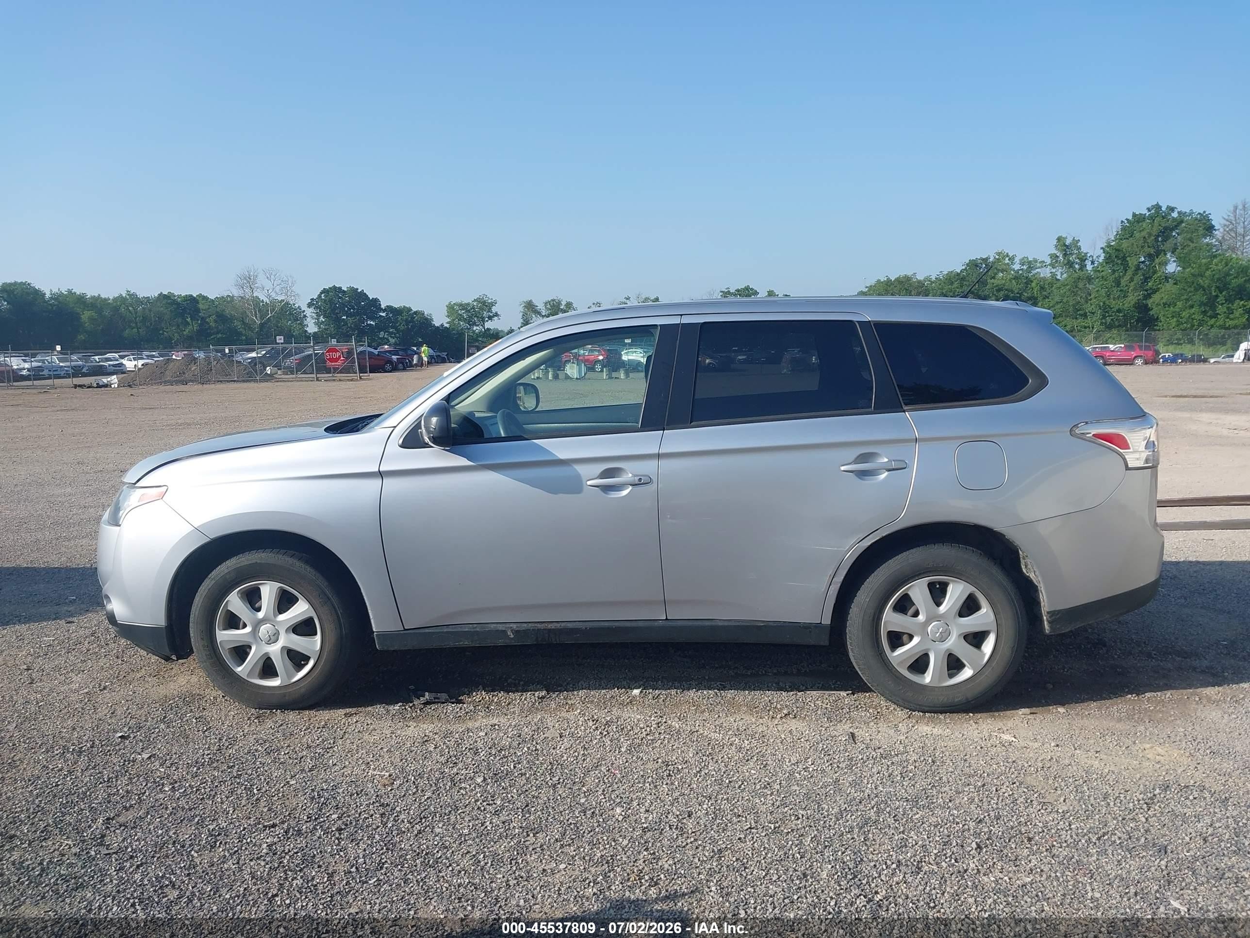 2014 Mitsubishi Outlander Es Silver vin: JA4AD2A31EZ000275