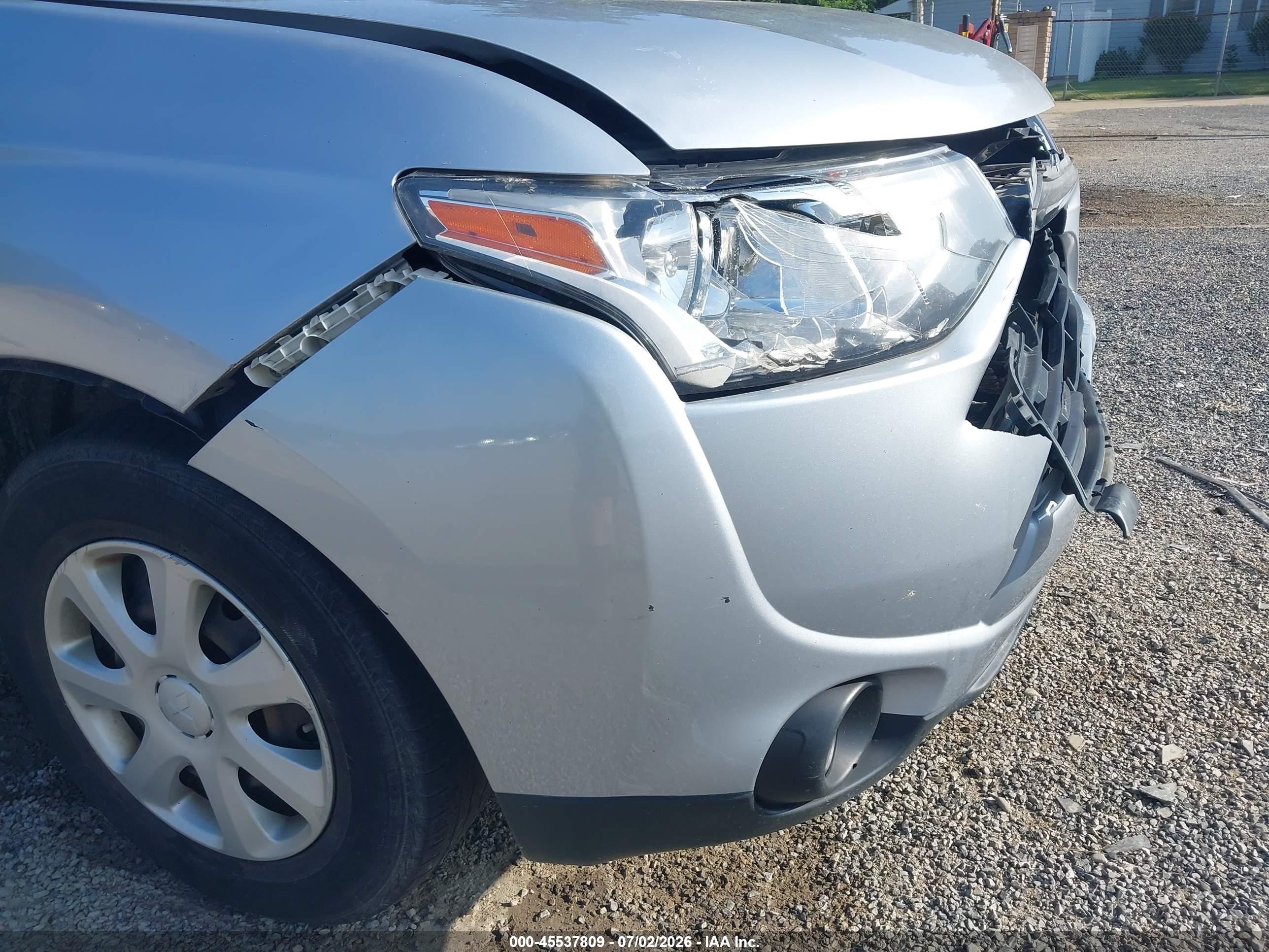 2014 Mitsubishi Outlander Es Silver vin: JA4AD2A31EZ000275