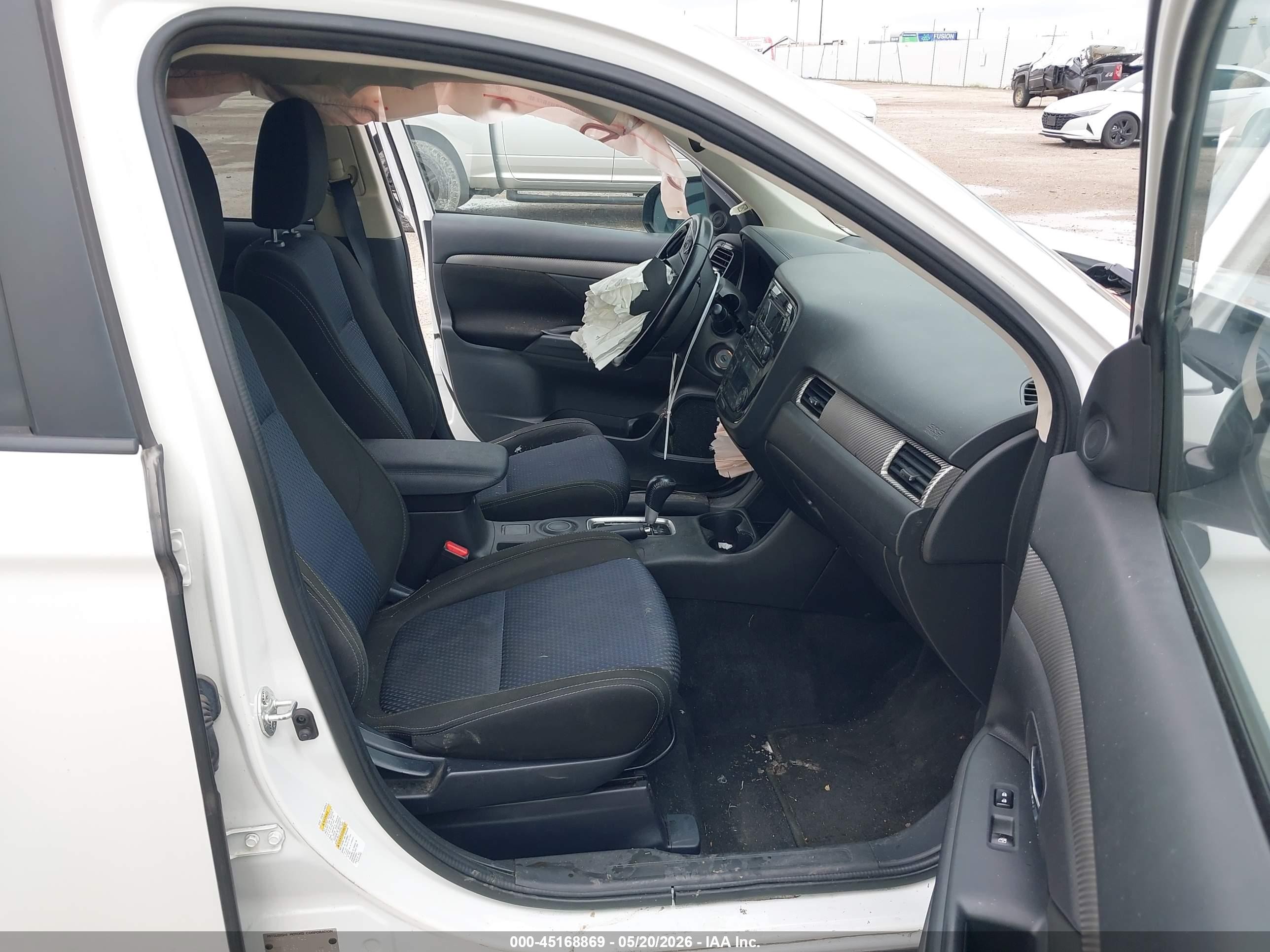 2016 Mitsubishi Outlander Es White vin: JA4AD2A31GZ013109