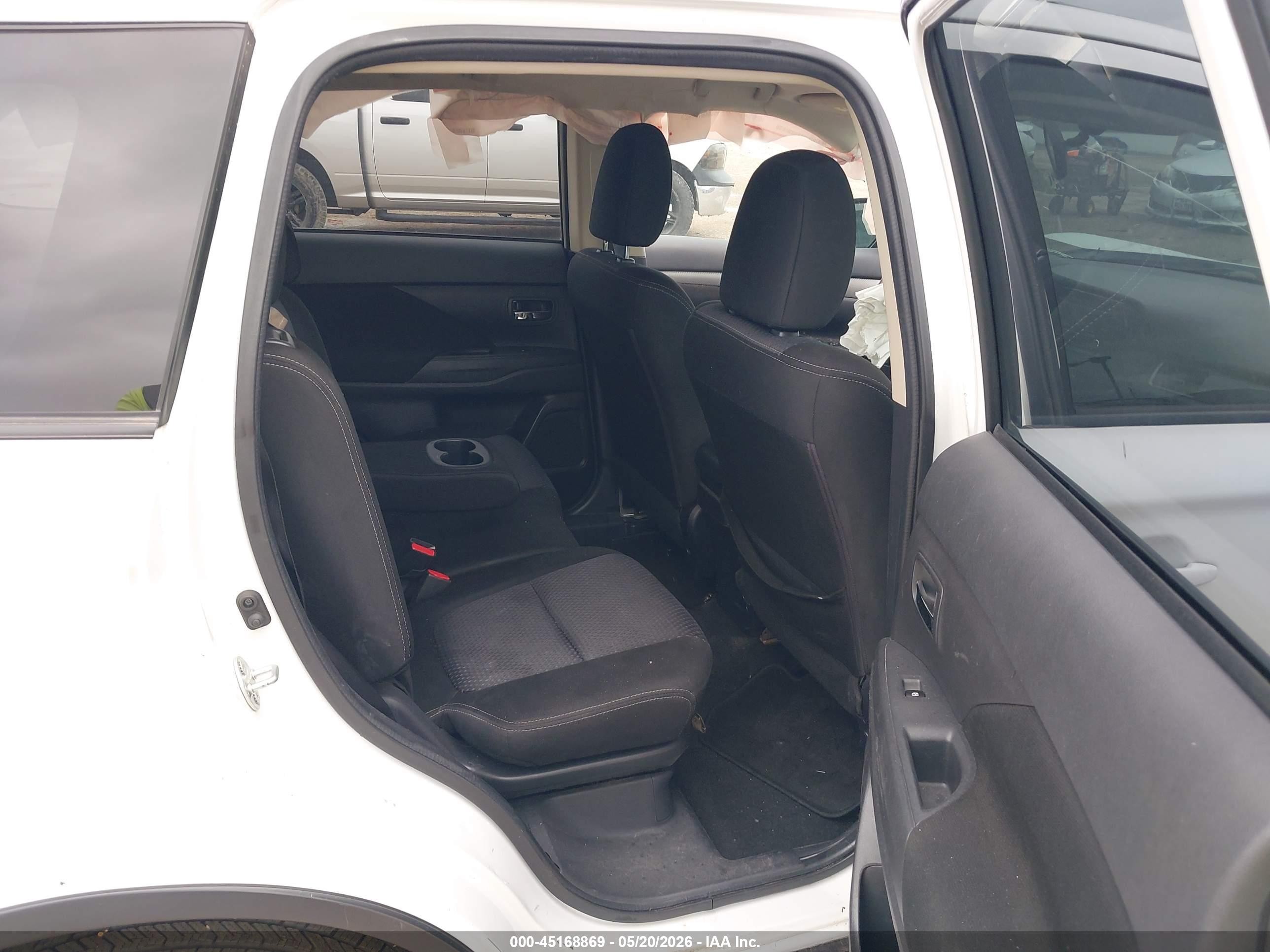 2016 Mitsubishi Outlander Es White vin: JA4AD2A31GZ013109