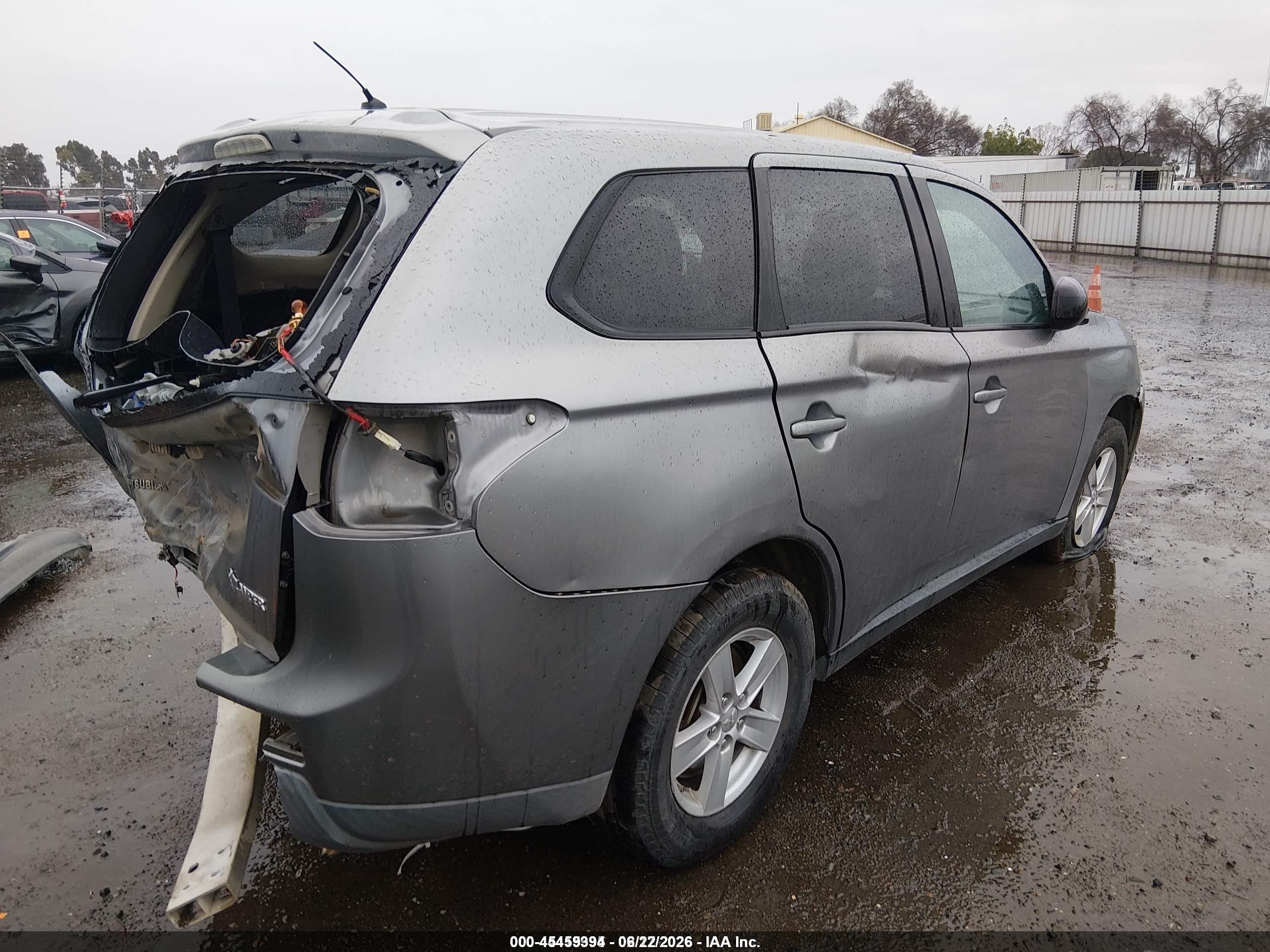 2014 Mitsubishi Outlander Es Silver vin: JA4AD2A32EZ007364