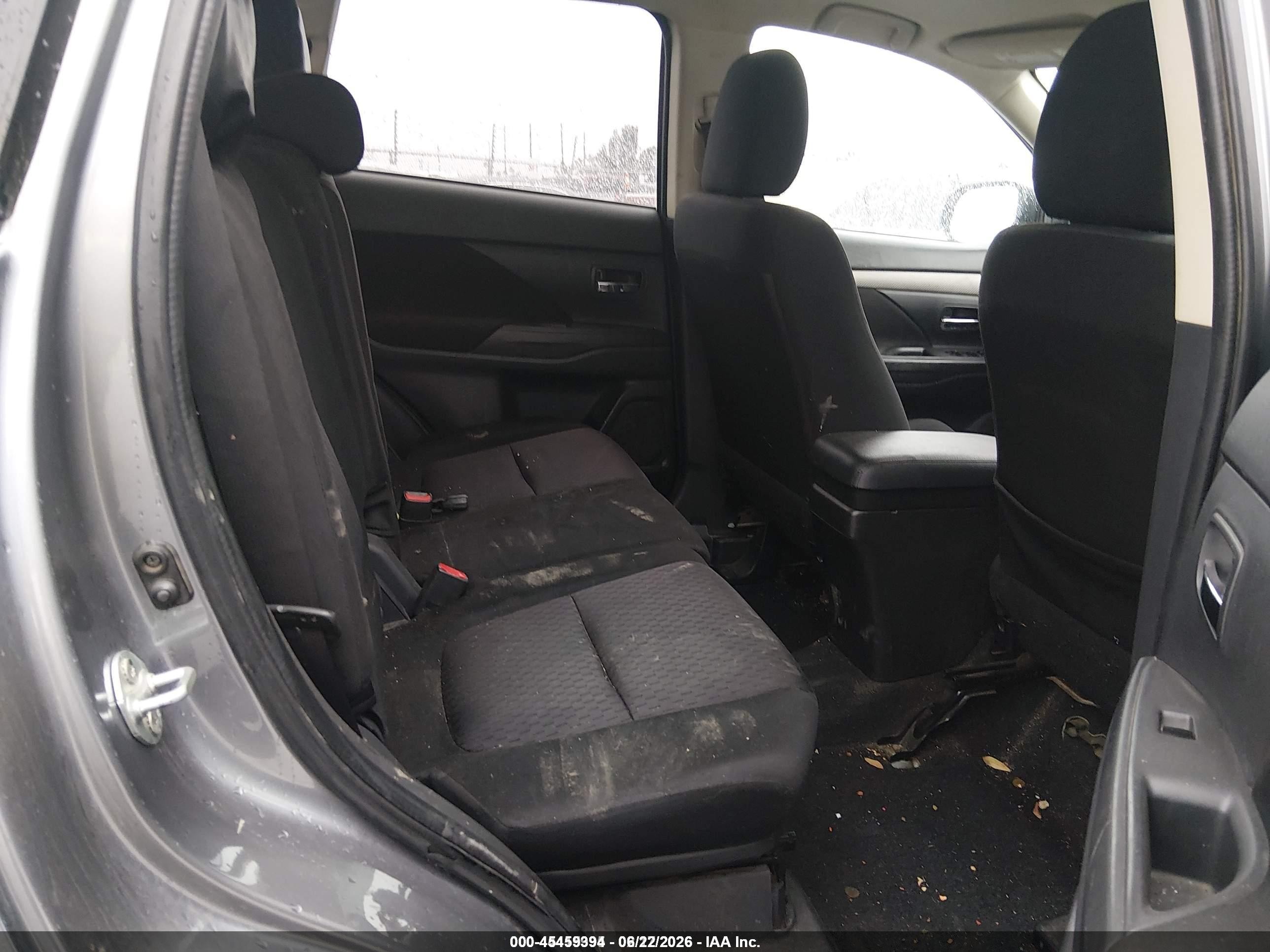 2014 Mitsubishi Outlander Es Silver vin: JA4AD2A32EZ007364