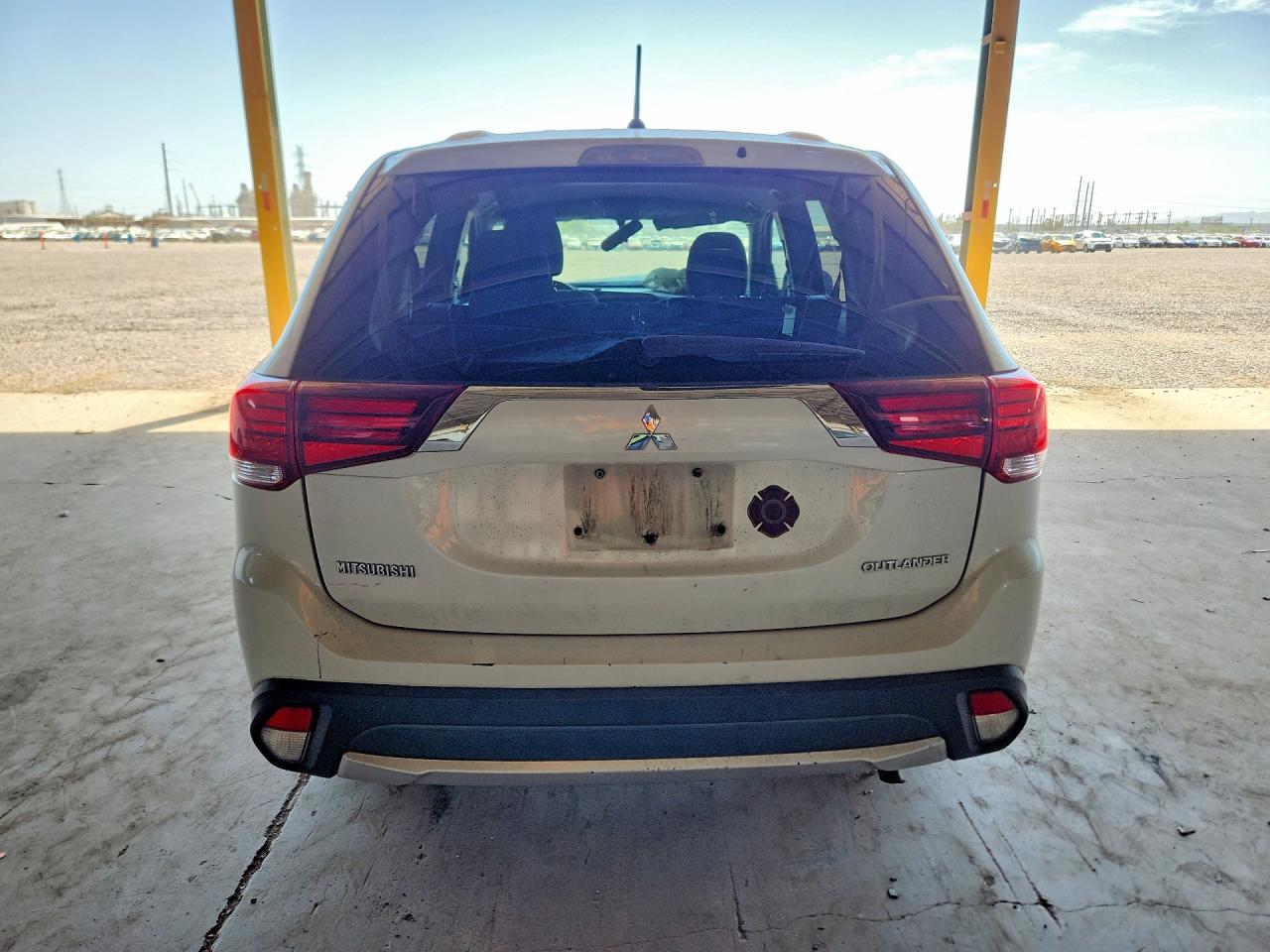 2016 Mitsubishi Outlander Es White vin: JA4AD2A32GZ016794