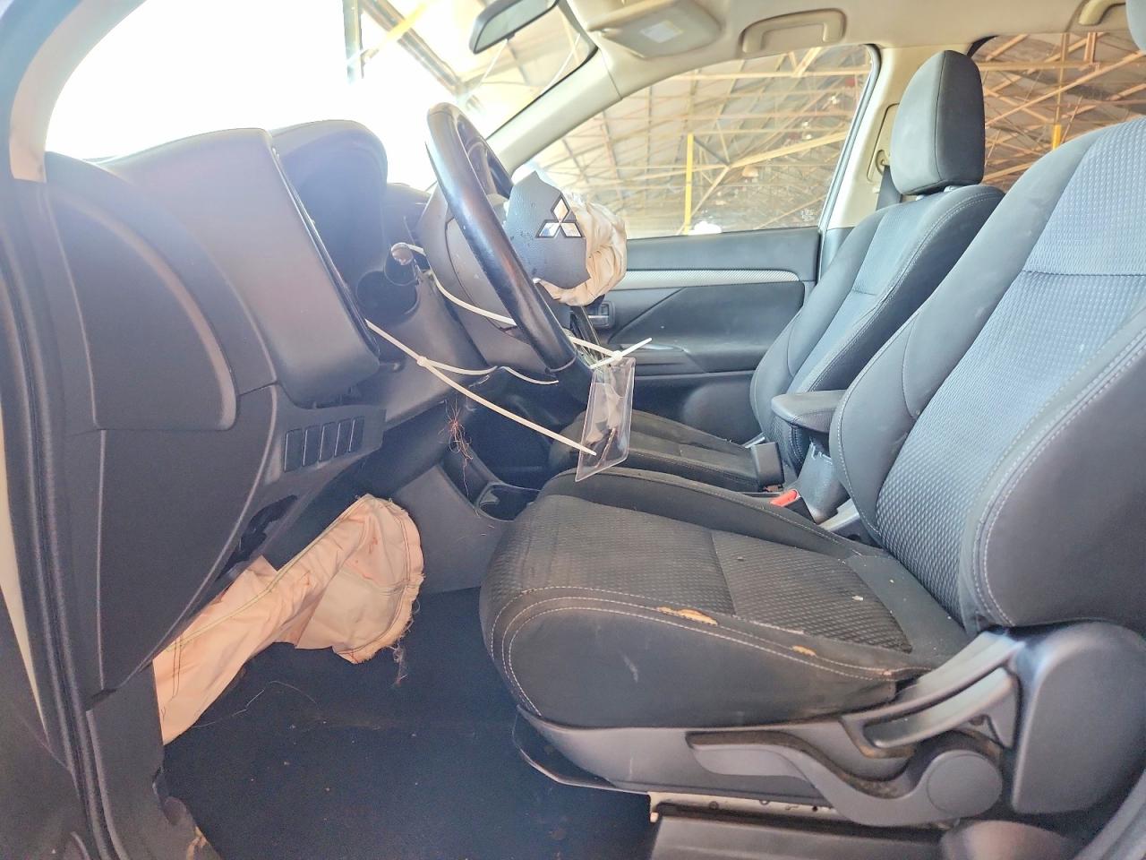 2016 Mitsubishi Outlander Es White vin: JA4AD2A32GZ016794