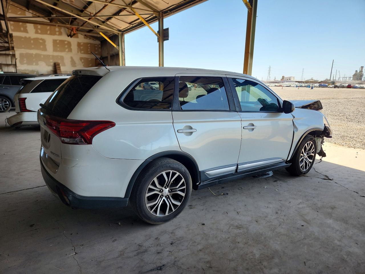 2016 Mitsubishi Outlander Es White vin: JA4AD2A32GZ016794
